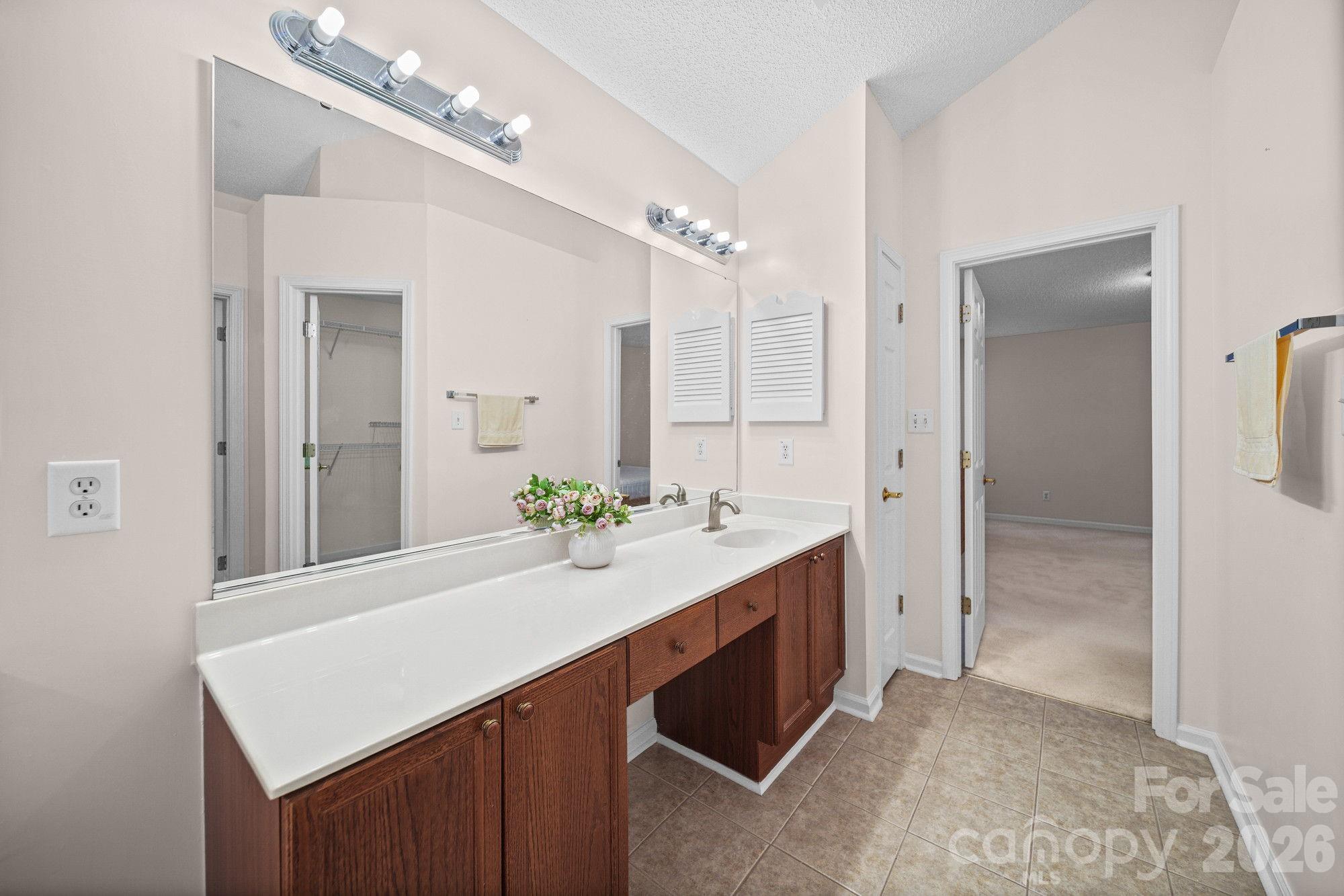 6414 Goldenblush Circle Property Photo 20
