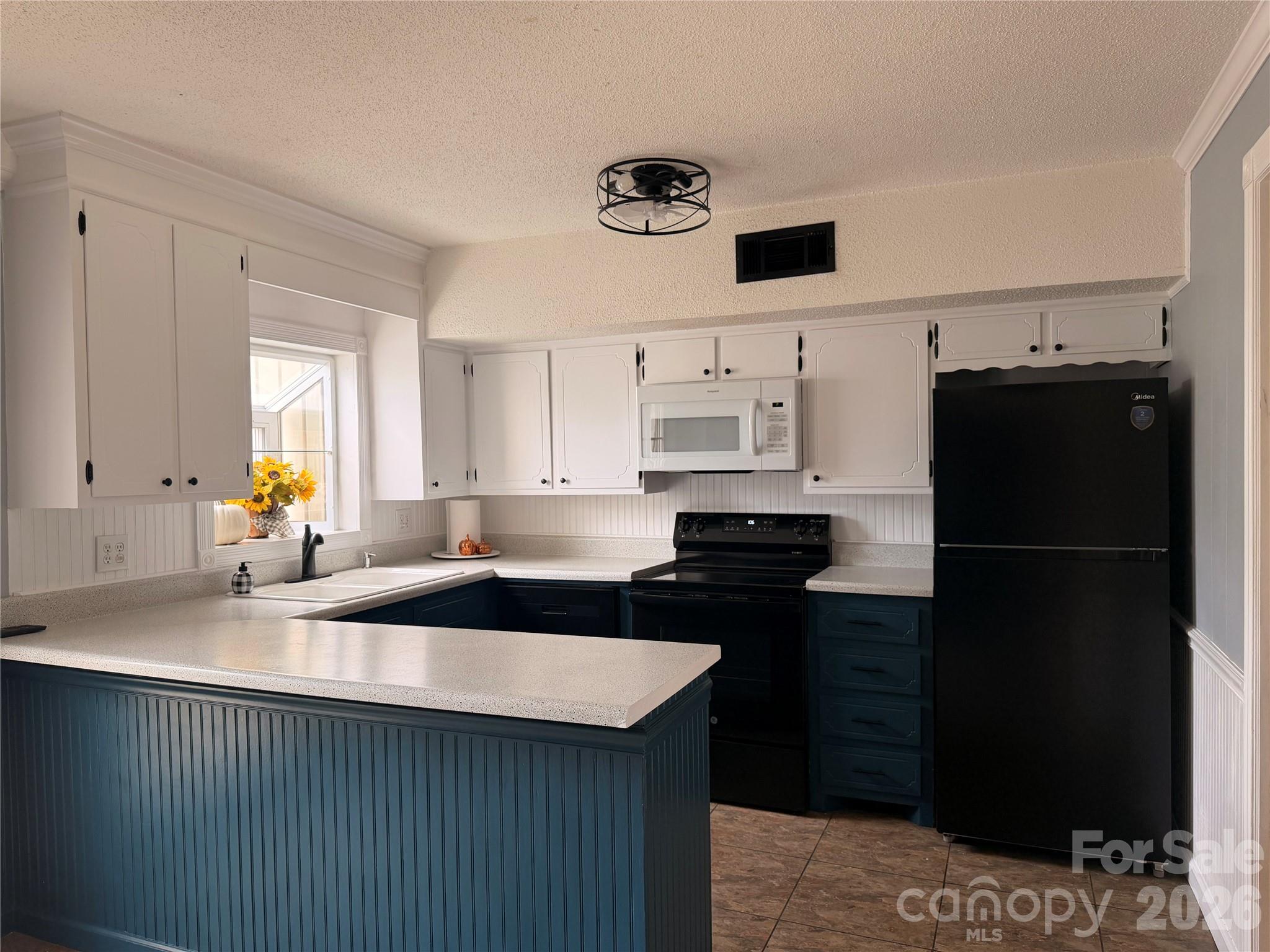 103 Crestlane Drive C Property Photo 1