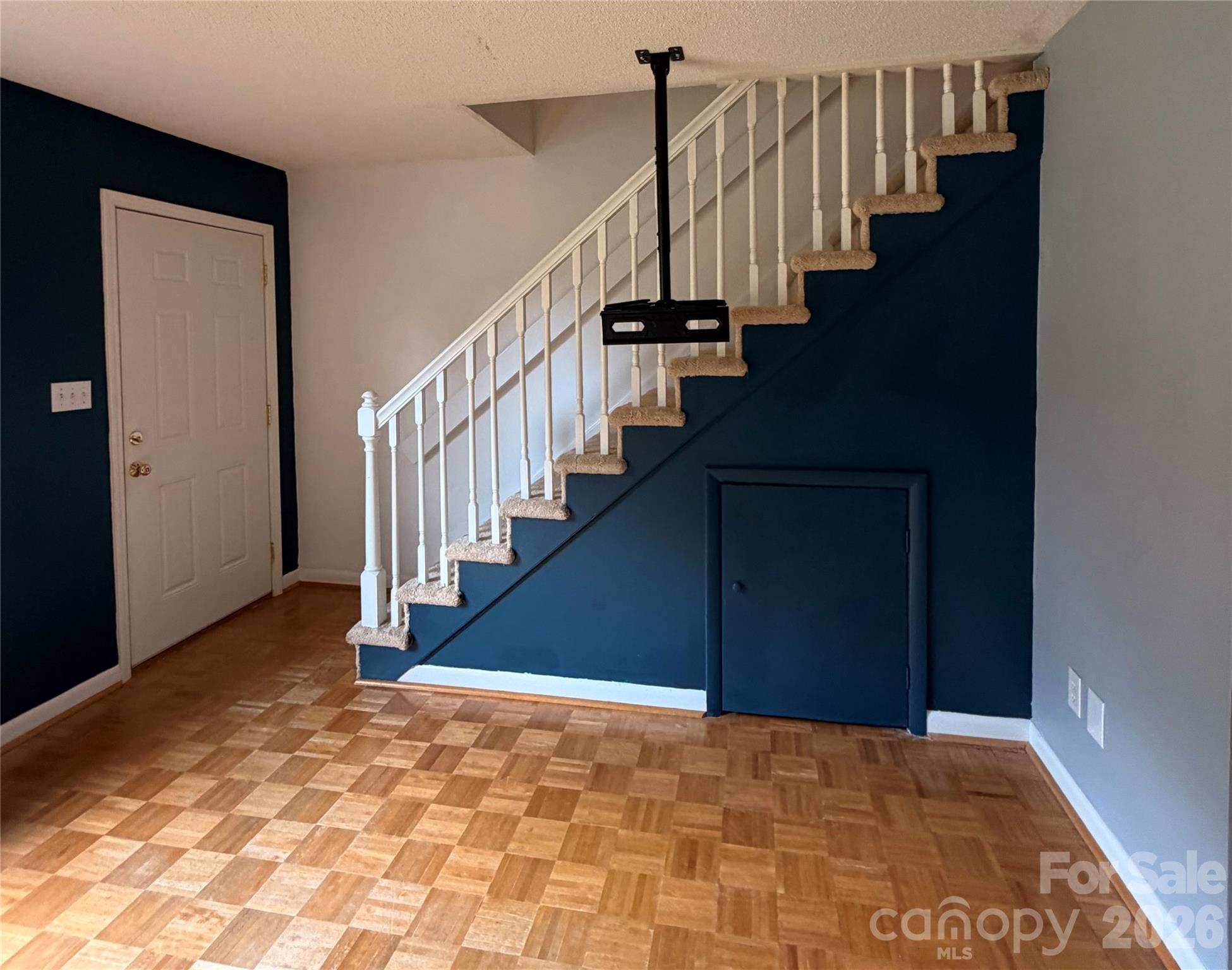 103 Crestlane Drive C Property Photo 9