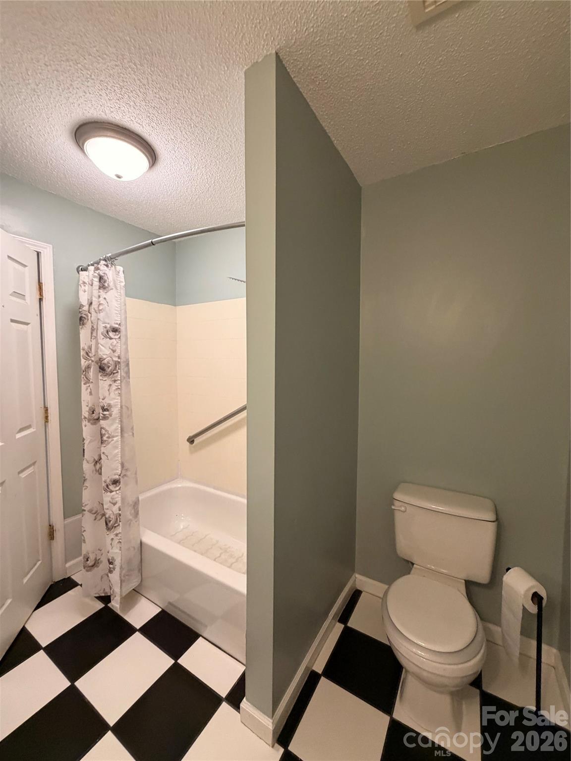 103 Crestlane Drive C Property Photo 12