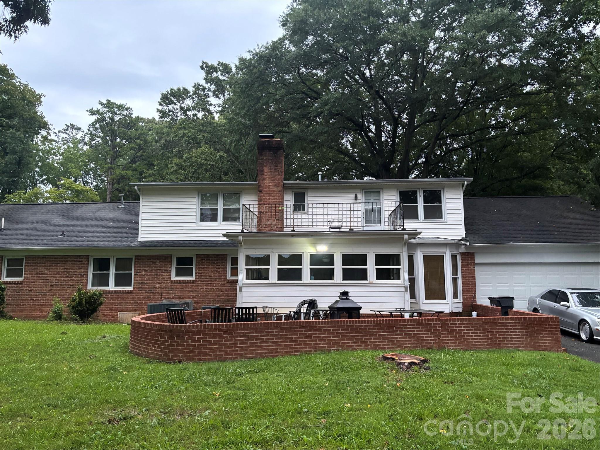 412 Brackenbury Lane Property Photo 2