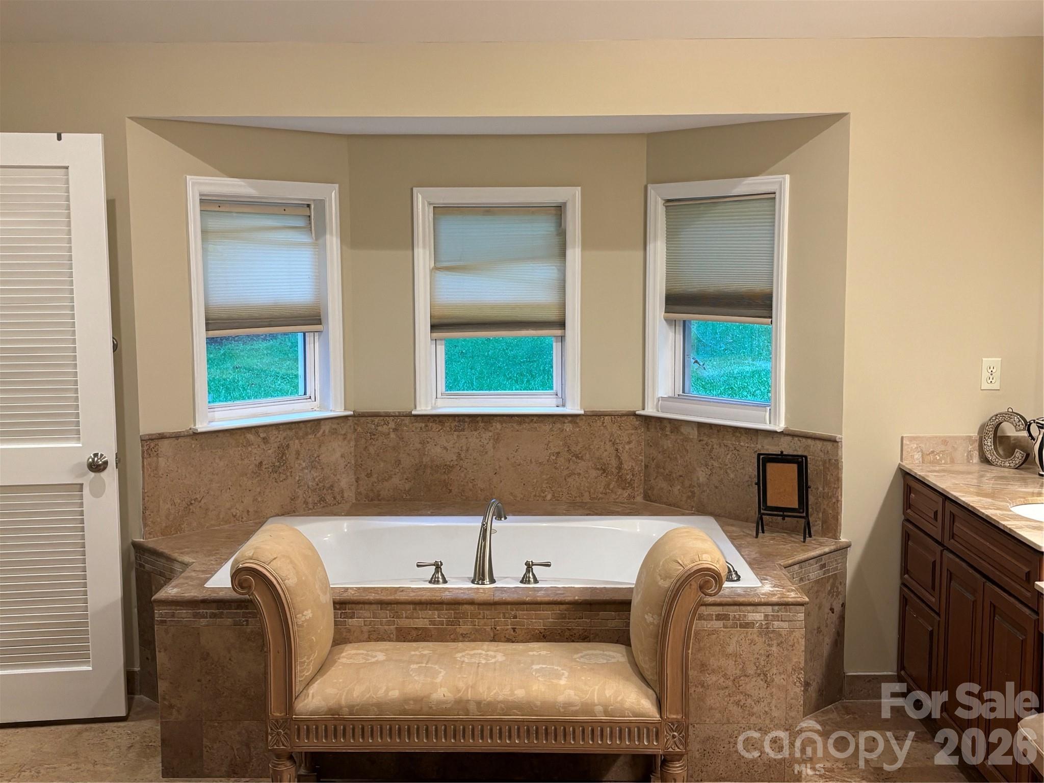412 Brackenbury Lane Property Photo 38