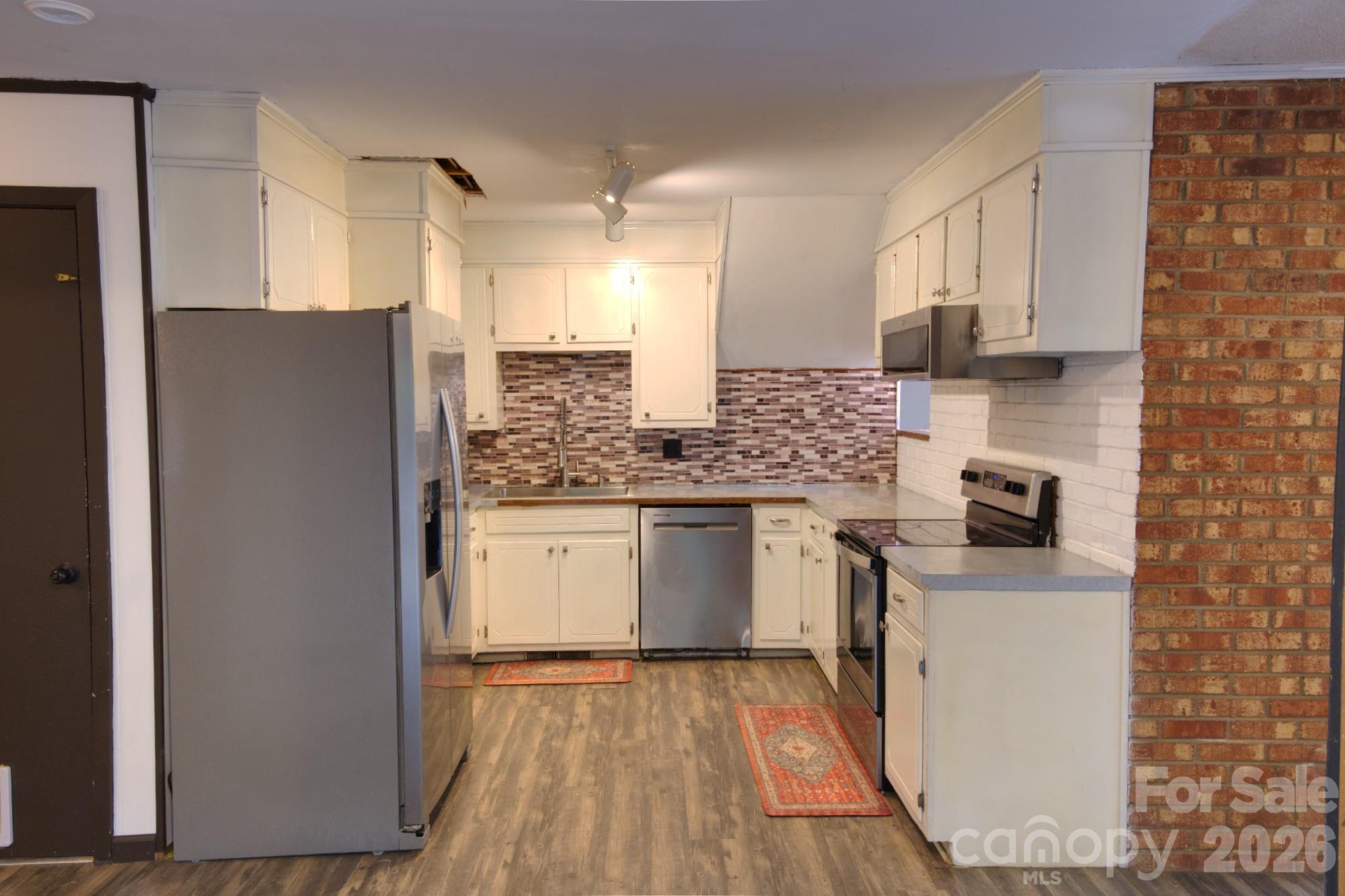 7 Brookwood Lane Property Photo 9