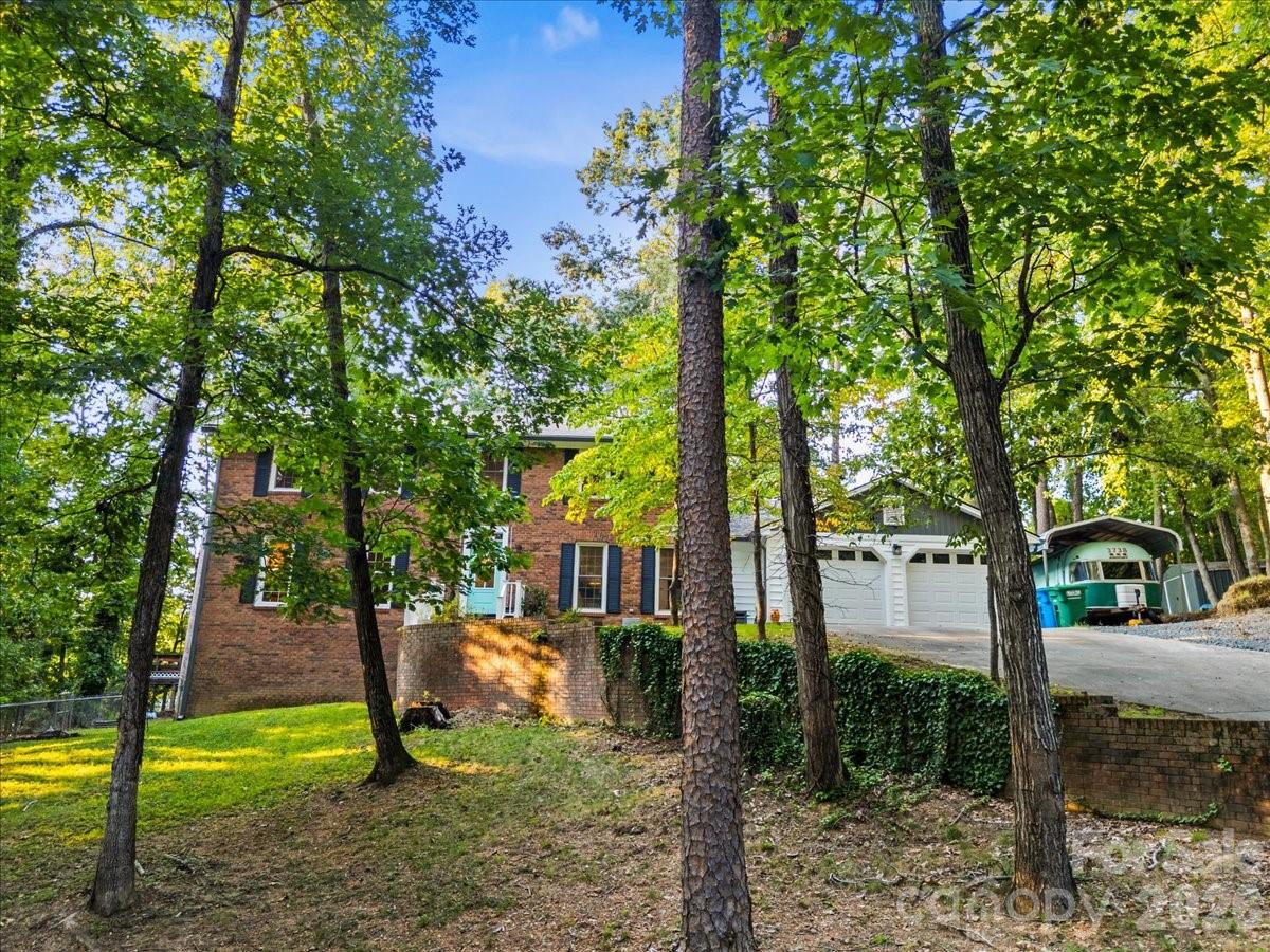705 Brunson Drive Property Photo 1