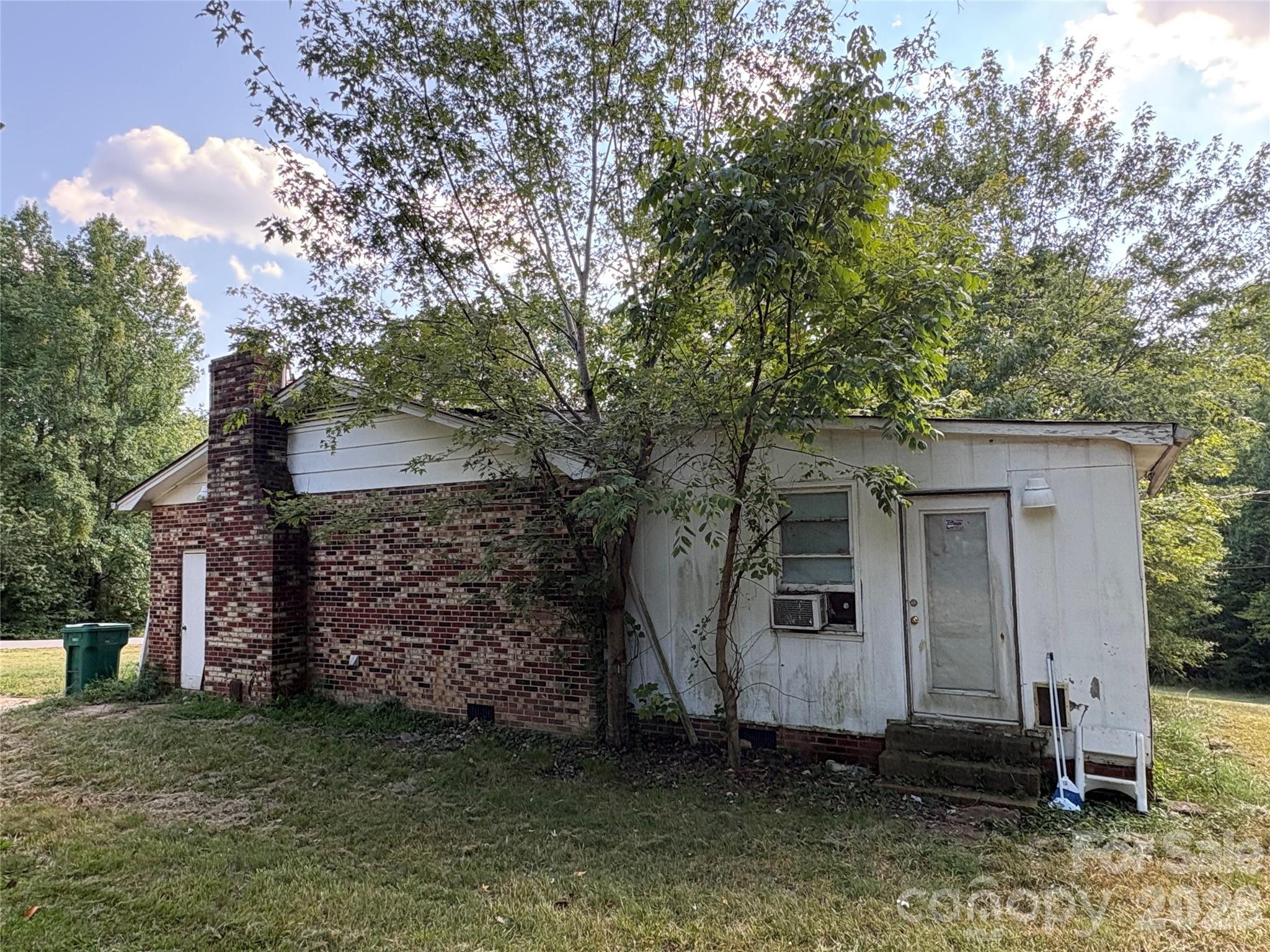 115 Wandering Lane Property Photo 5