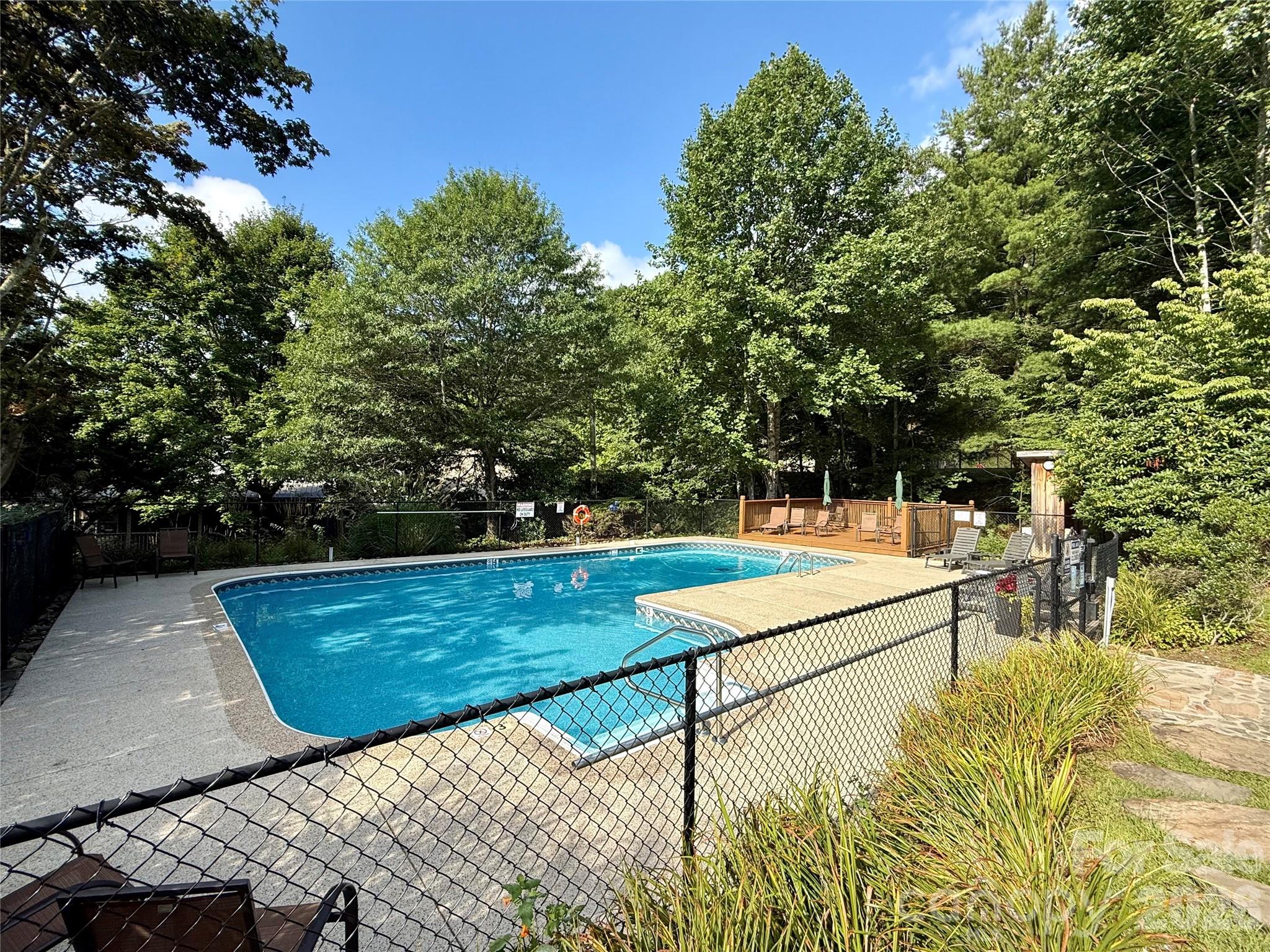 98 Goldenleaf Road Property Photo 32