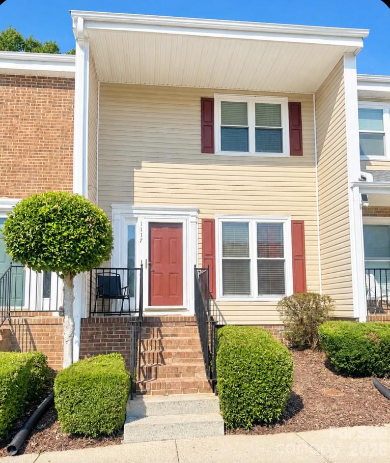 1117 Surry Lane
