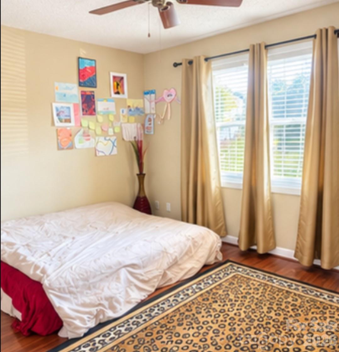 1117 Surry Lane Property Photo 4