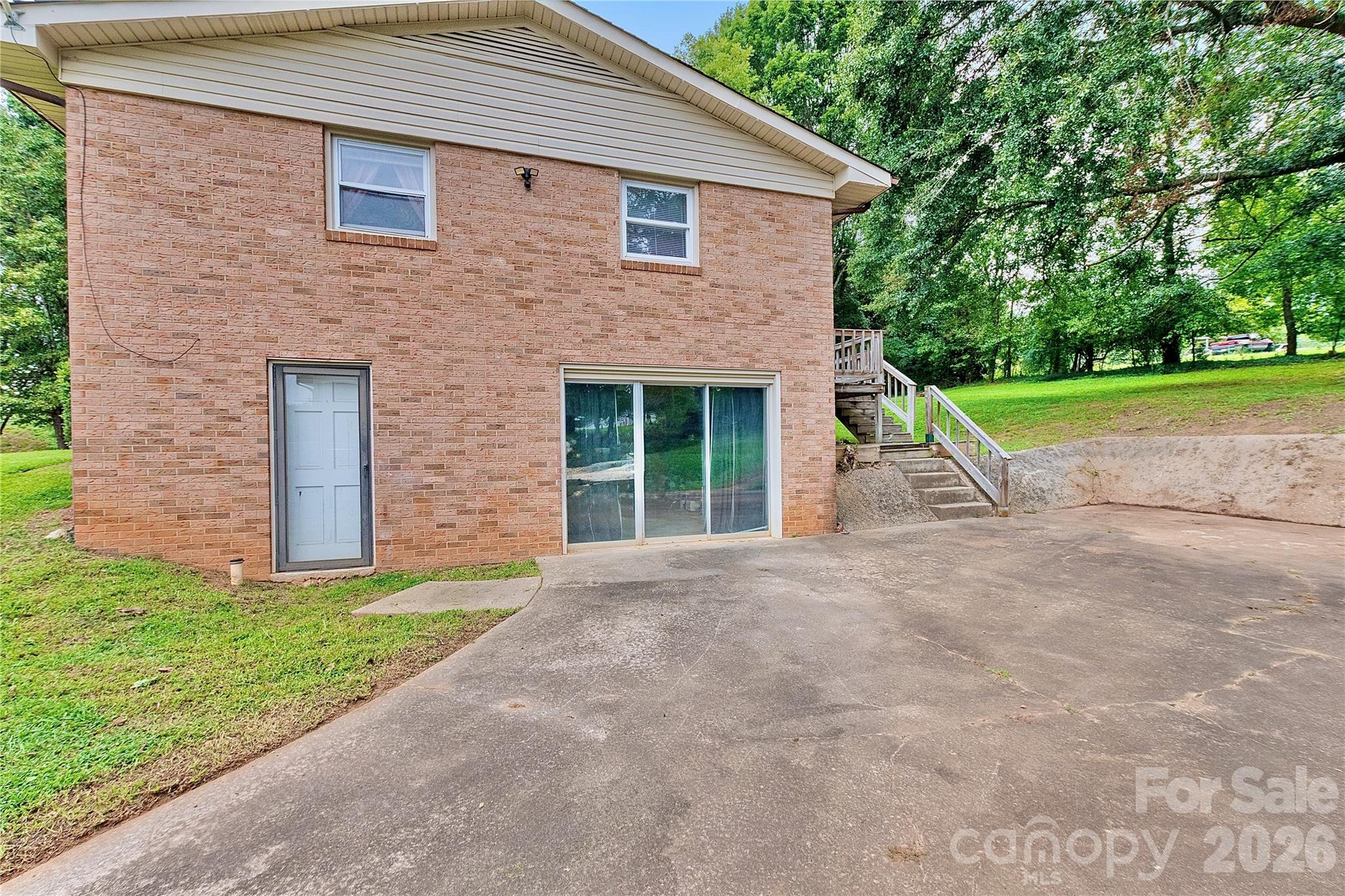 3333 Eastwood Avenue Property Photo 4