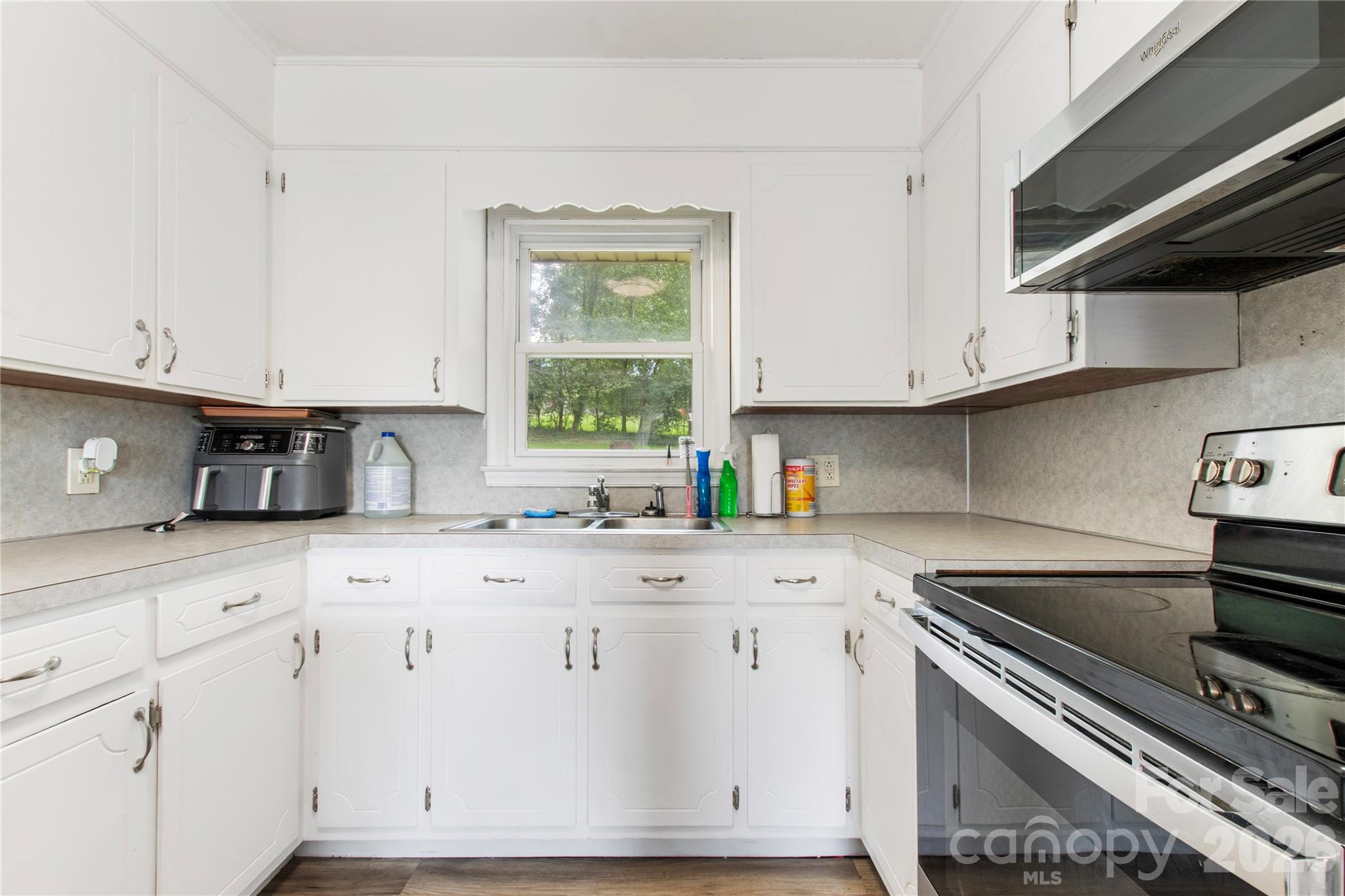 3333 Eastwood Avenue Property Photo 8