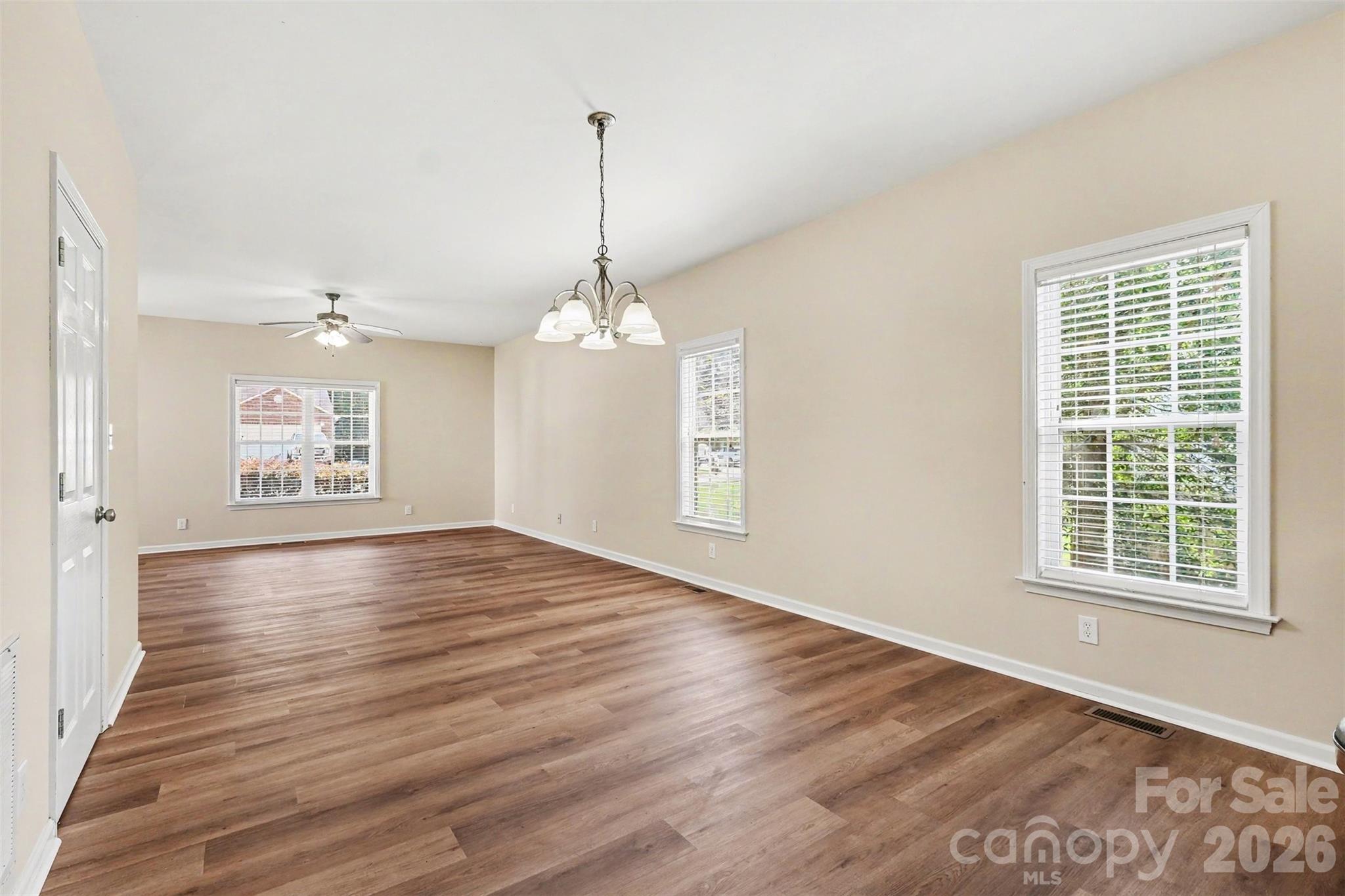 206 Brookstone Way Property Photo 8