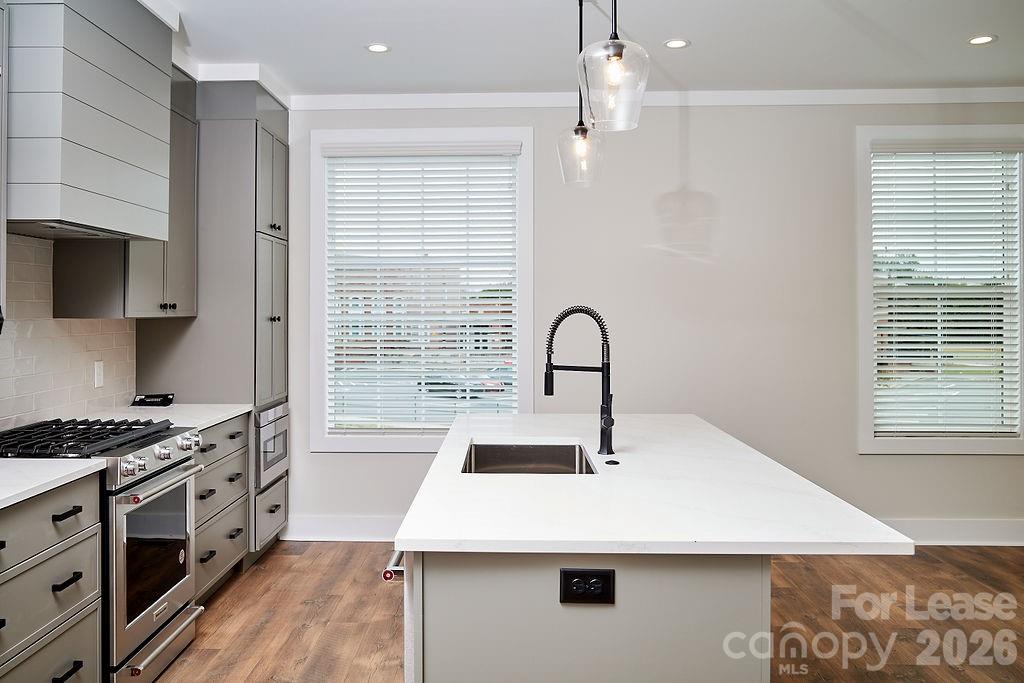 1300 E 10th Street Property Photo 2
