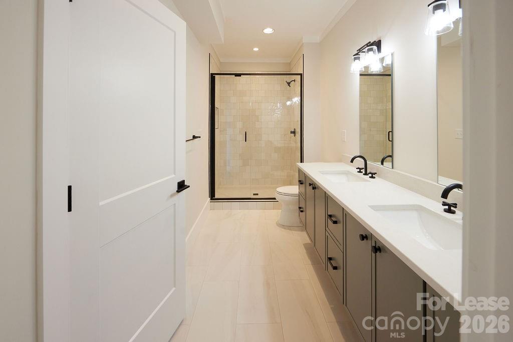 1300 E 10th Street Property Photo 10