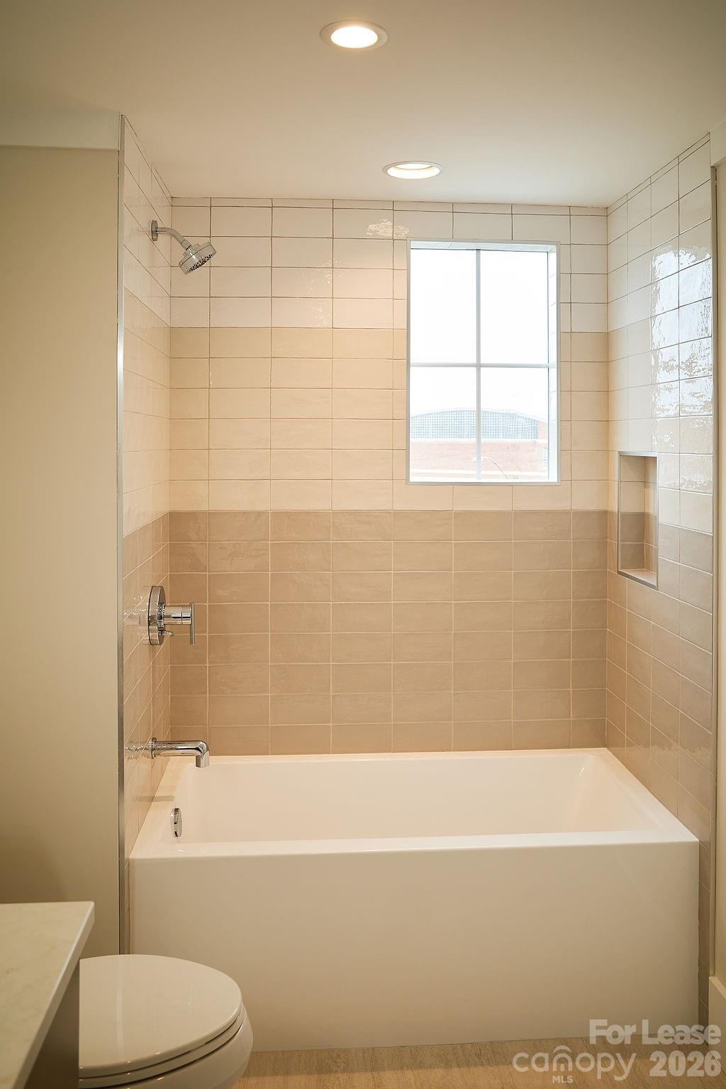 1300 E 10th Street Property Photo 16