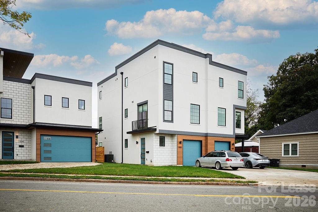1302 E 10th Street Property Photo 1