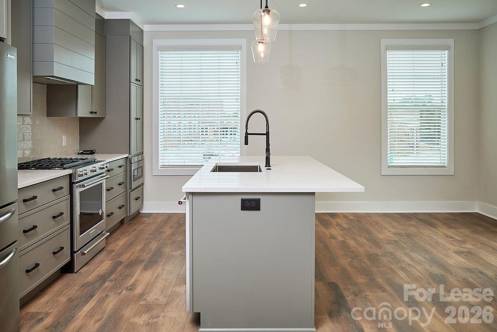 1302 E 10th Street Property Photo 5