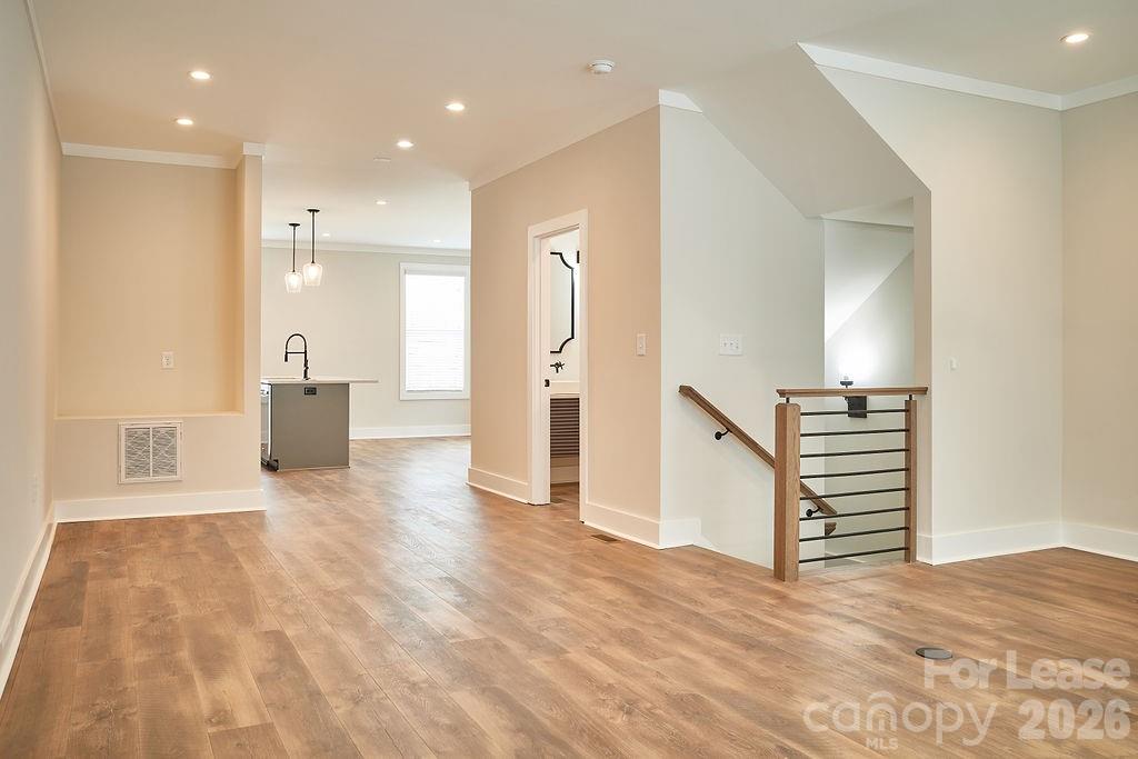 1302 E 10th Street Property Photo 7