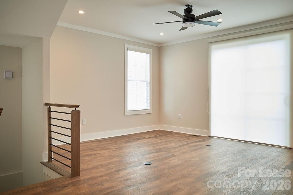 1302 E 10th Street Property Photo 8