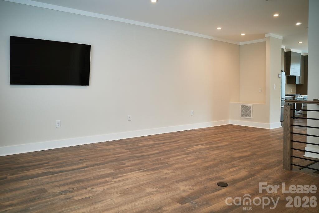 1302 E 10th Street Property Photo 9