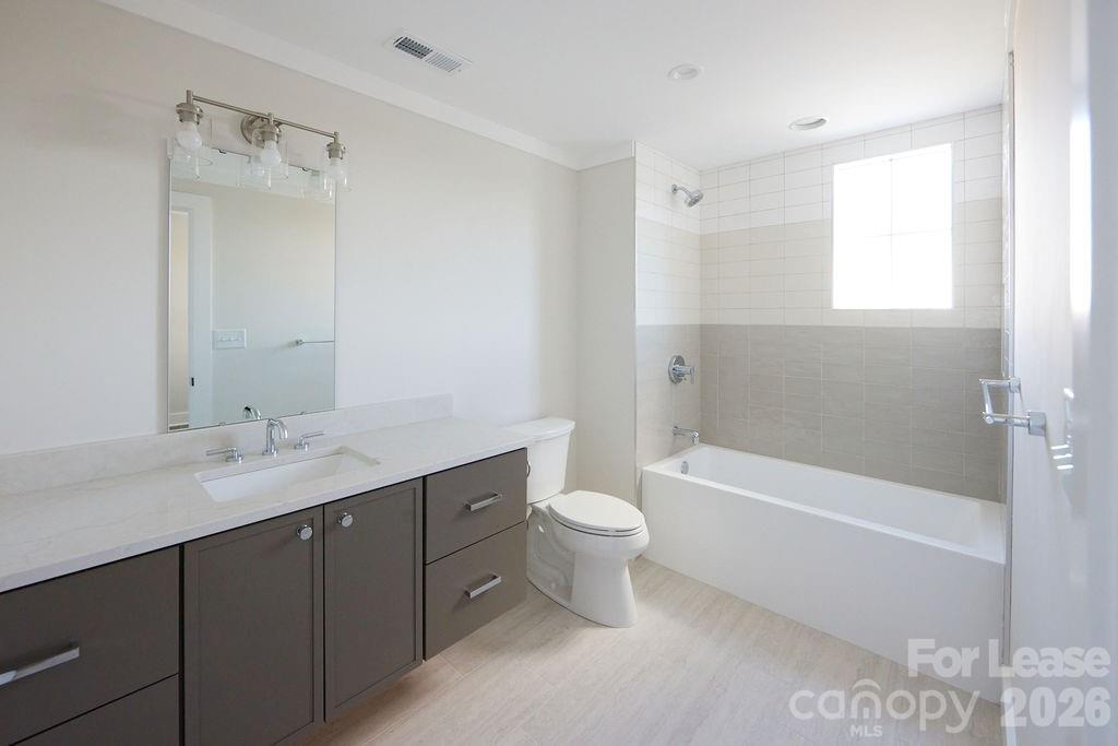 1302 E 10th Street Property Photo 11
