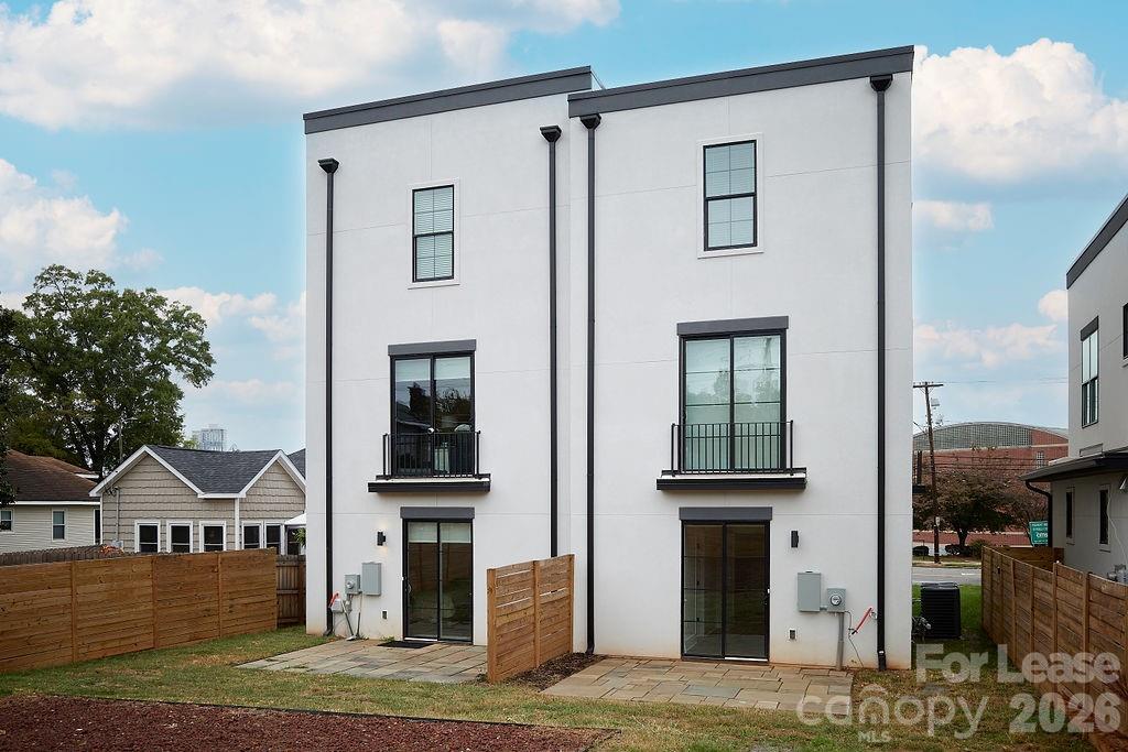 1302 E 10th Street Property Photo 16