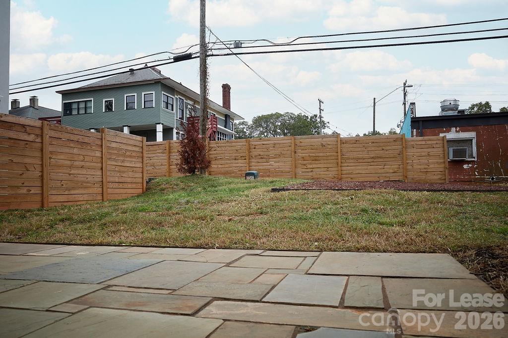 1302 E 10th Street Property Photo 18