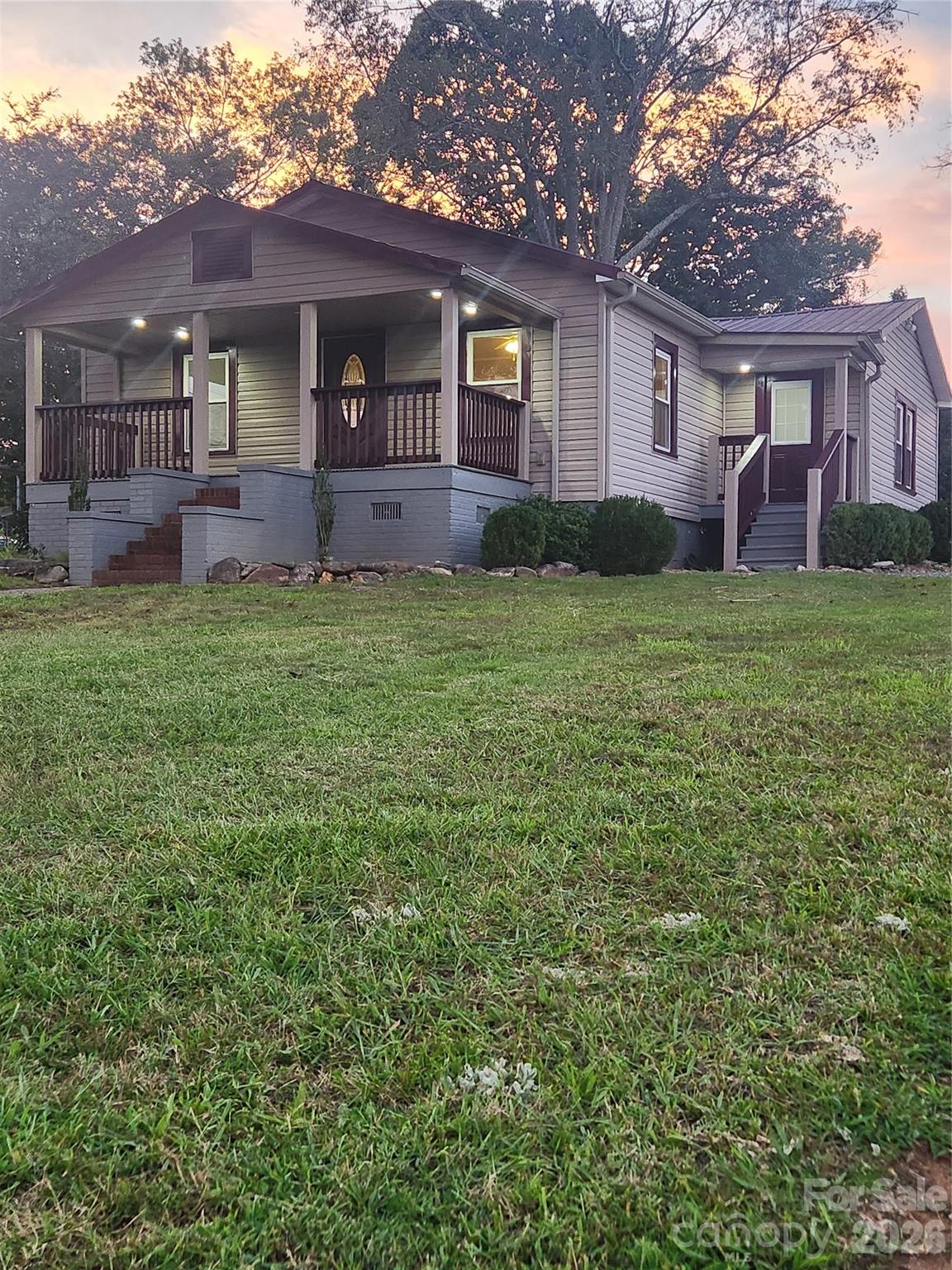 8 N Summit Avenue Property Photo 1