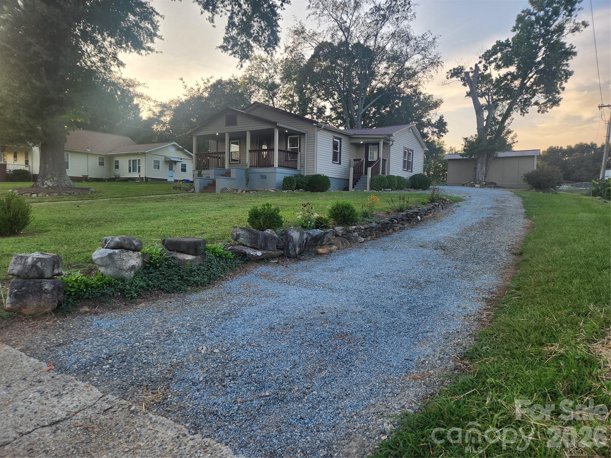 8 N Summit Avenue Property Photo 2