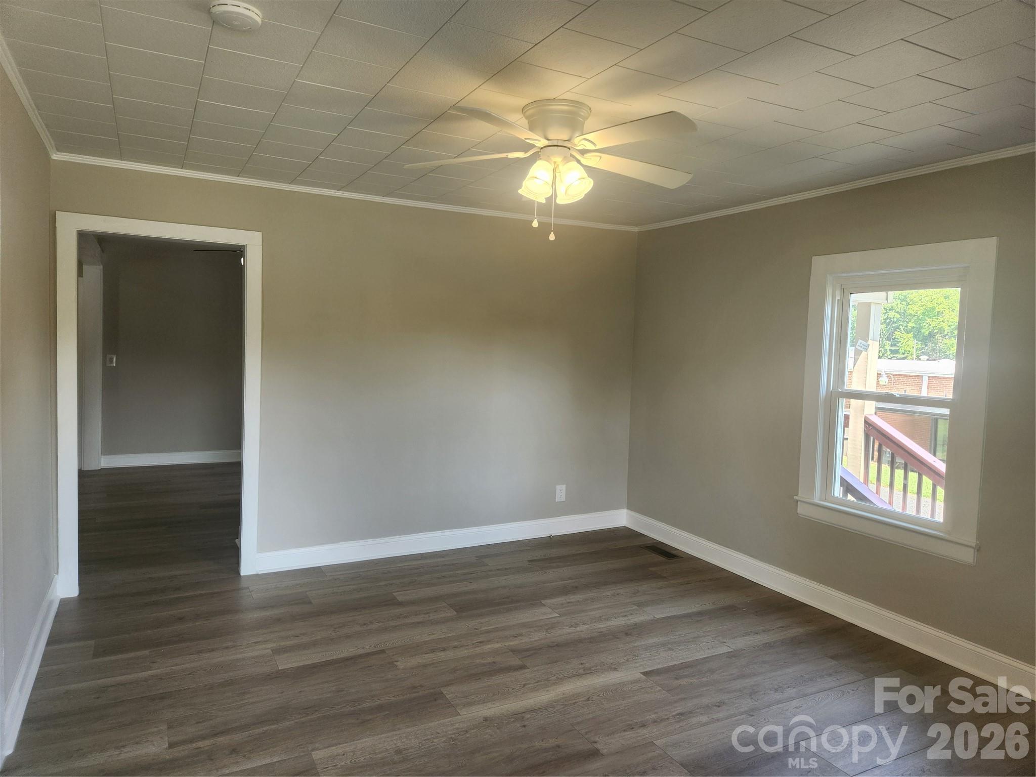 8 N Summit Avenue Property Photo 5