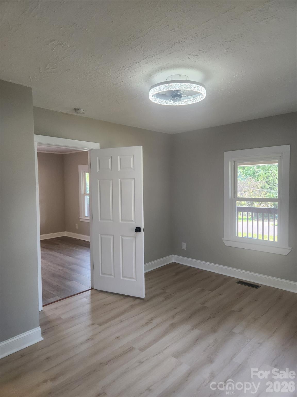 8 N Summit Avenue Property Photo 7