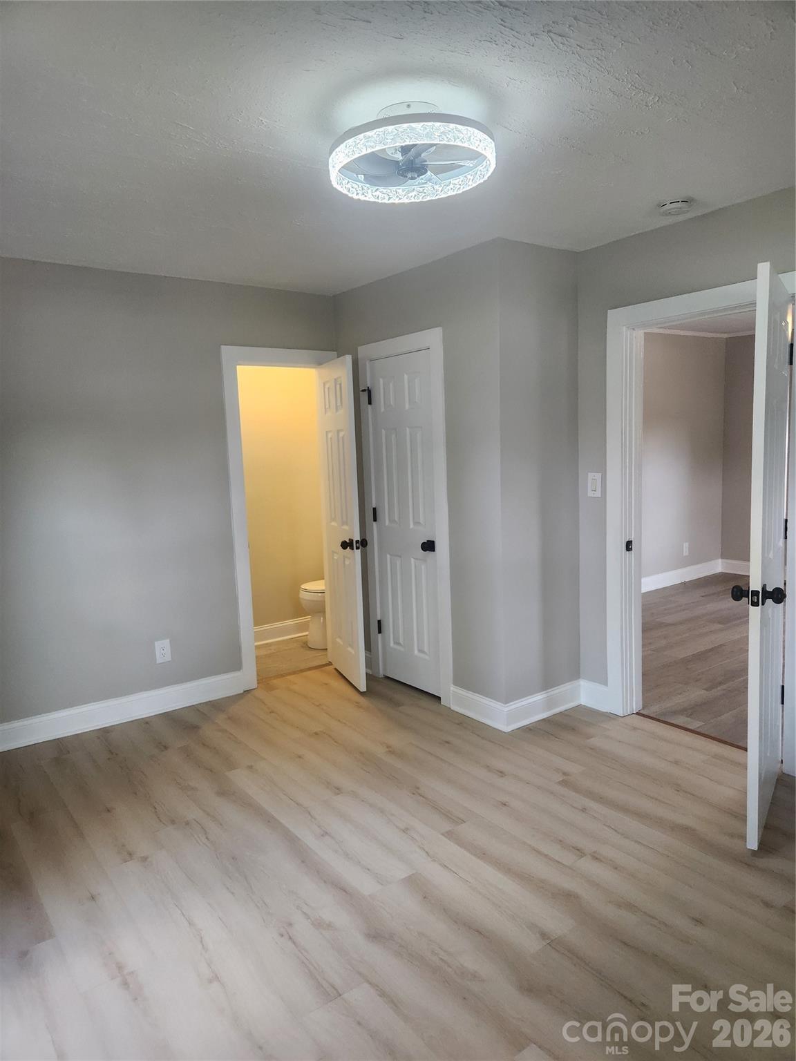 8 N Summit Avenue Property Photo 9