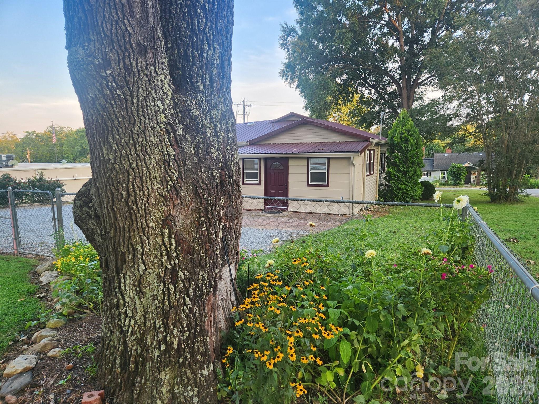 8 N Summit Avenue Property Photo 21
