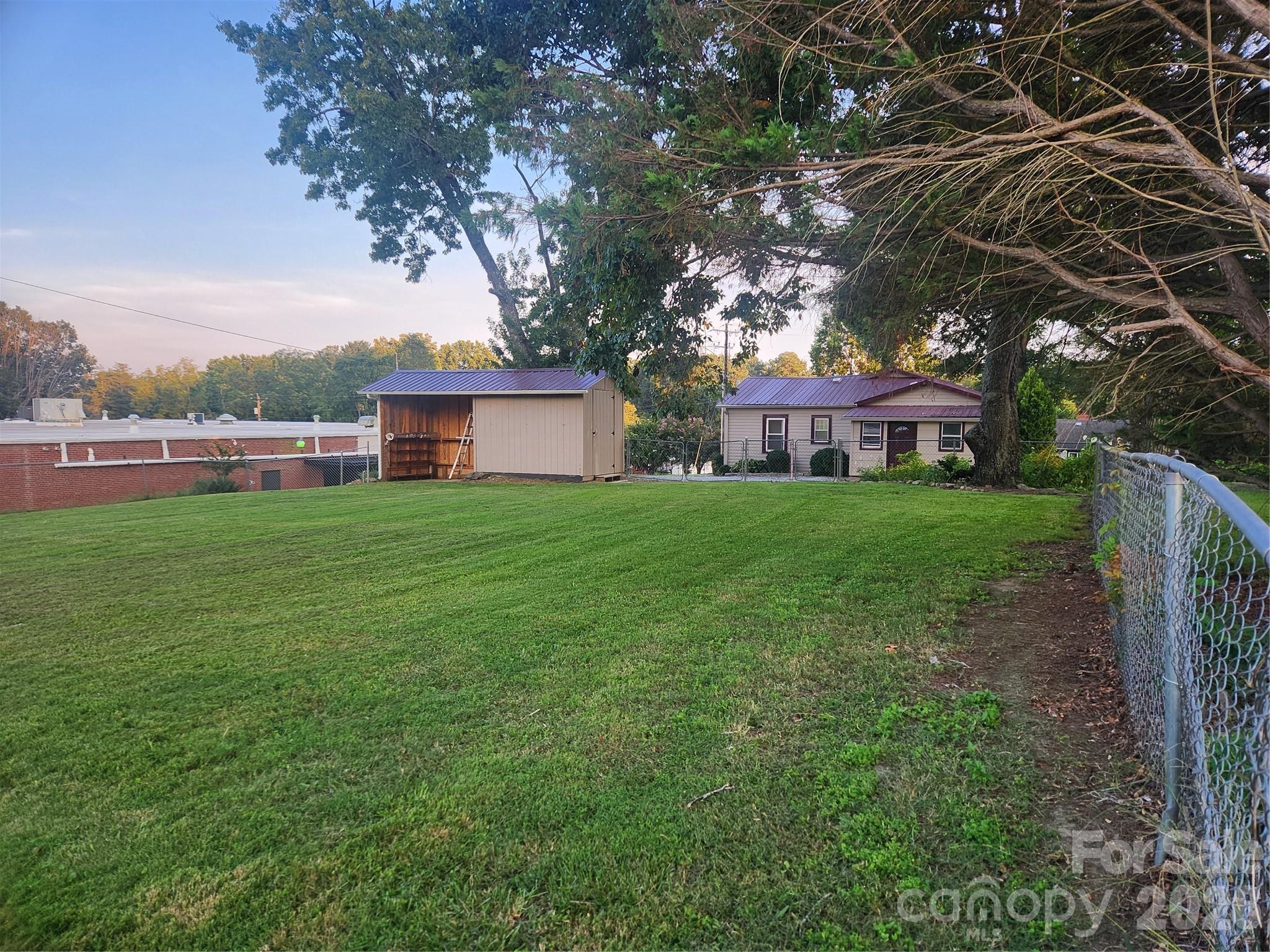 8 N Summit Avenue Property Photo 22