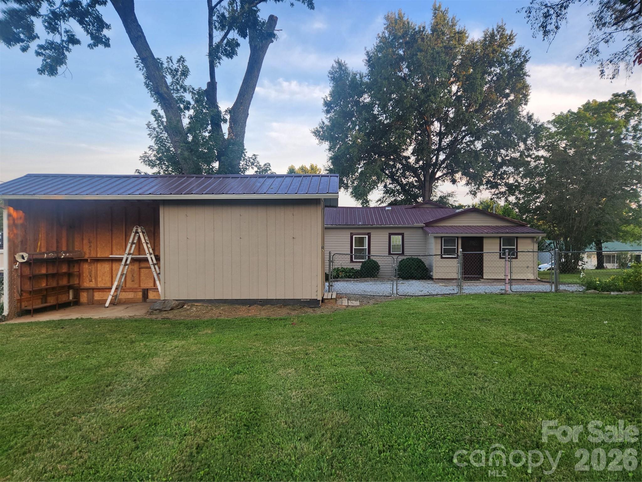 8 N Summit Avenue Property Photo 24