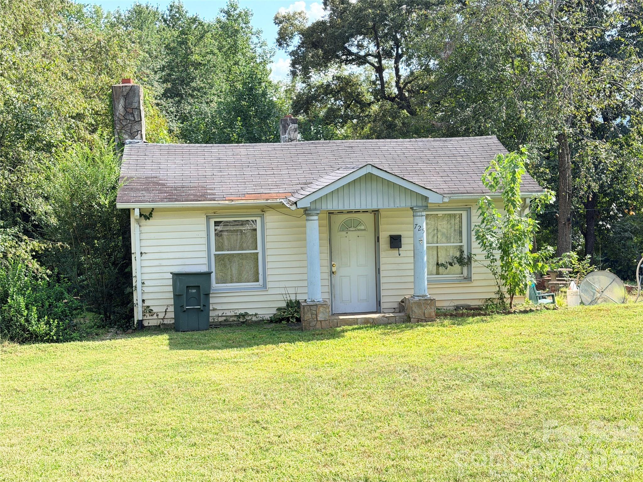725 Tron Avenue Property Photo 1