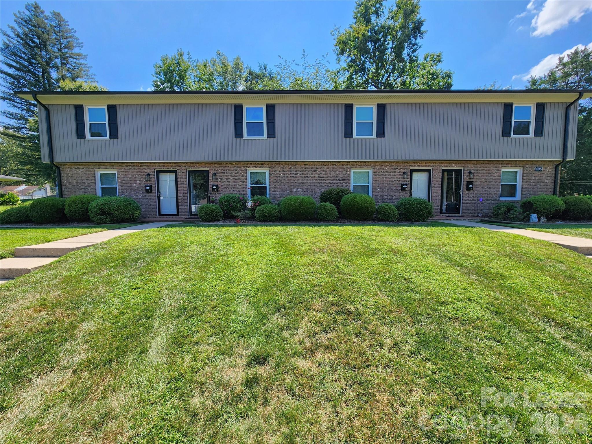 406 E 18th Street Property Photo 1