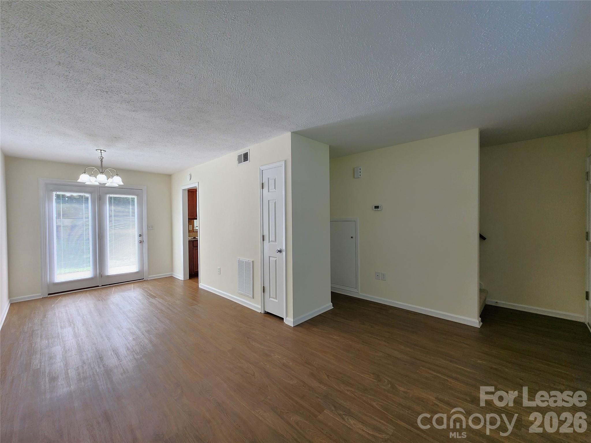 406 E 18th Street Property Photo 3