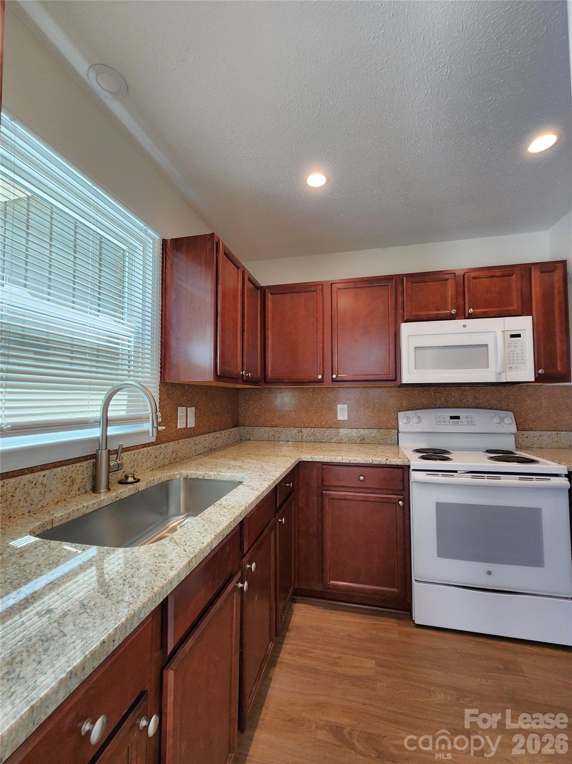 406 E 18th Street Property Photo 5