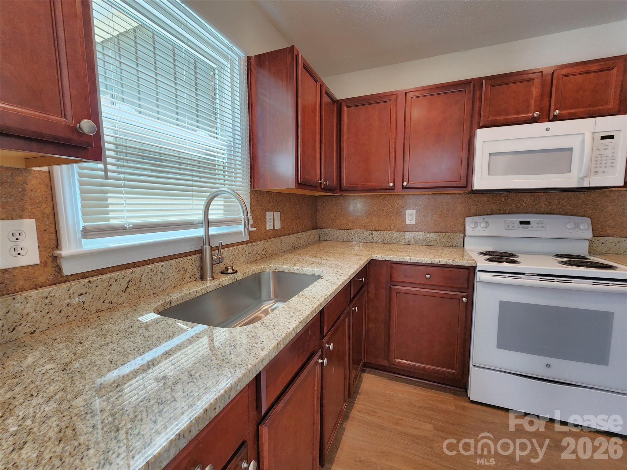 406 E 18th Street Property Photo 6