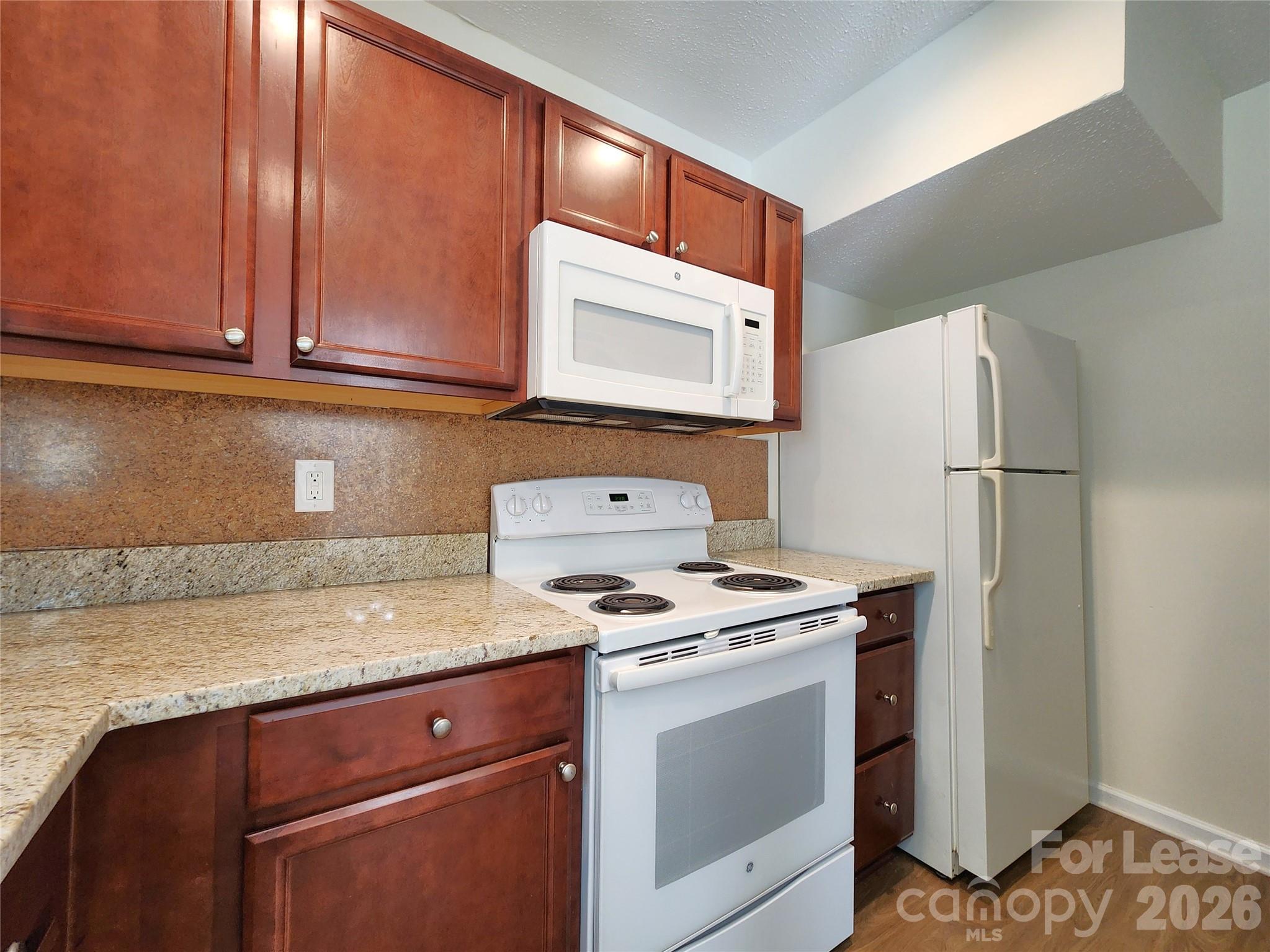 406 E 18th Street Property Photo 7