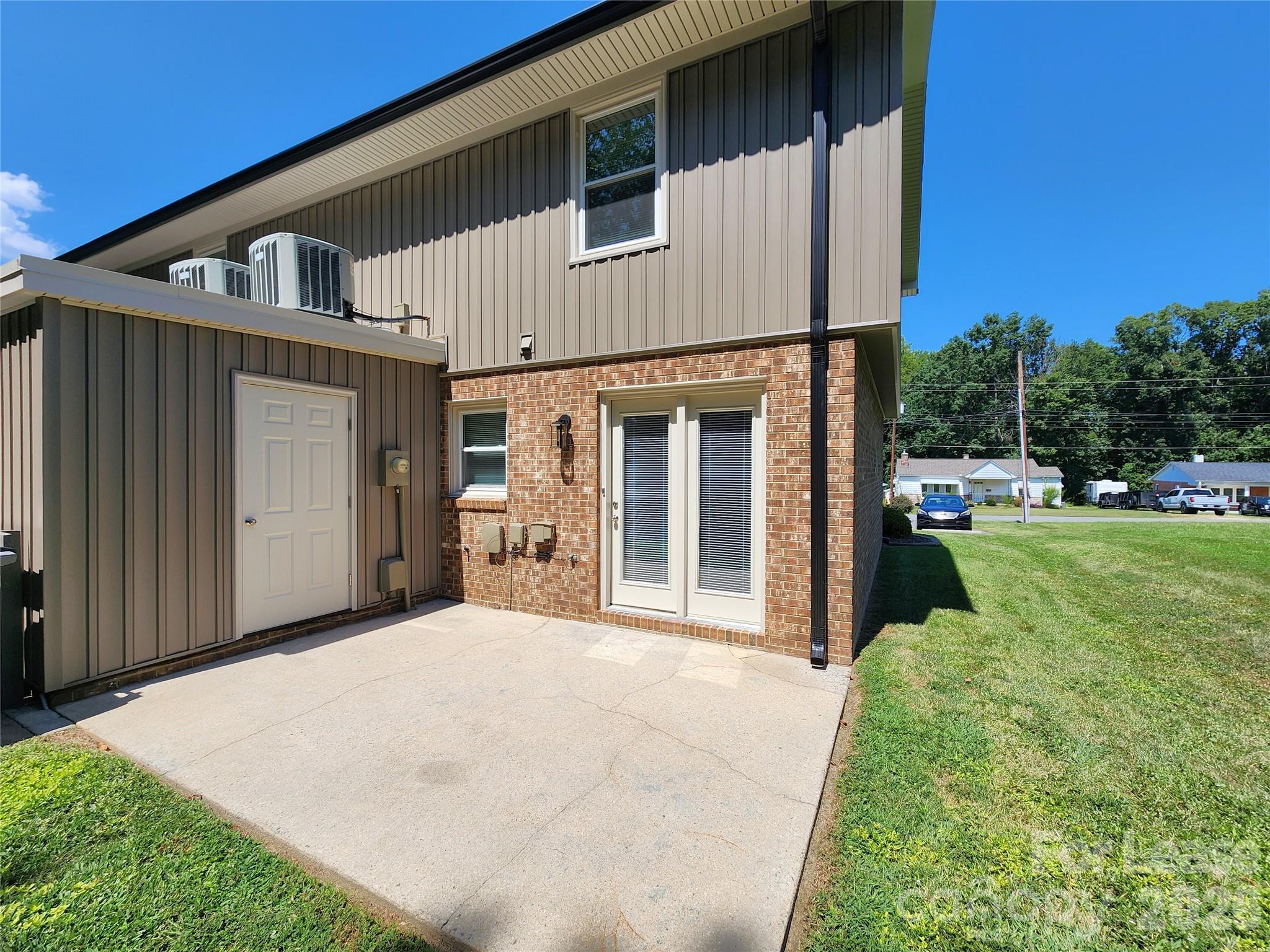 406 E 18th Street Property Photo 16