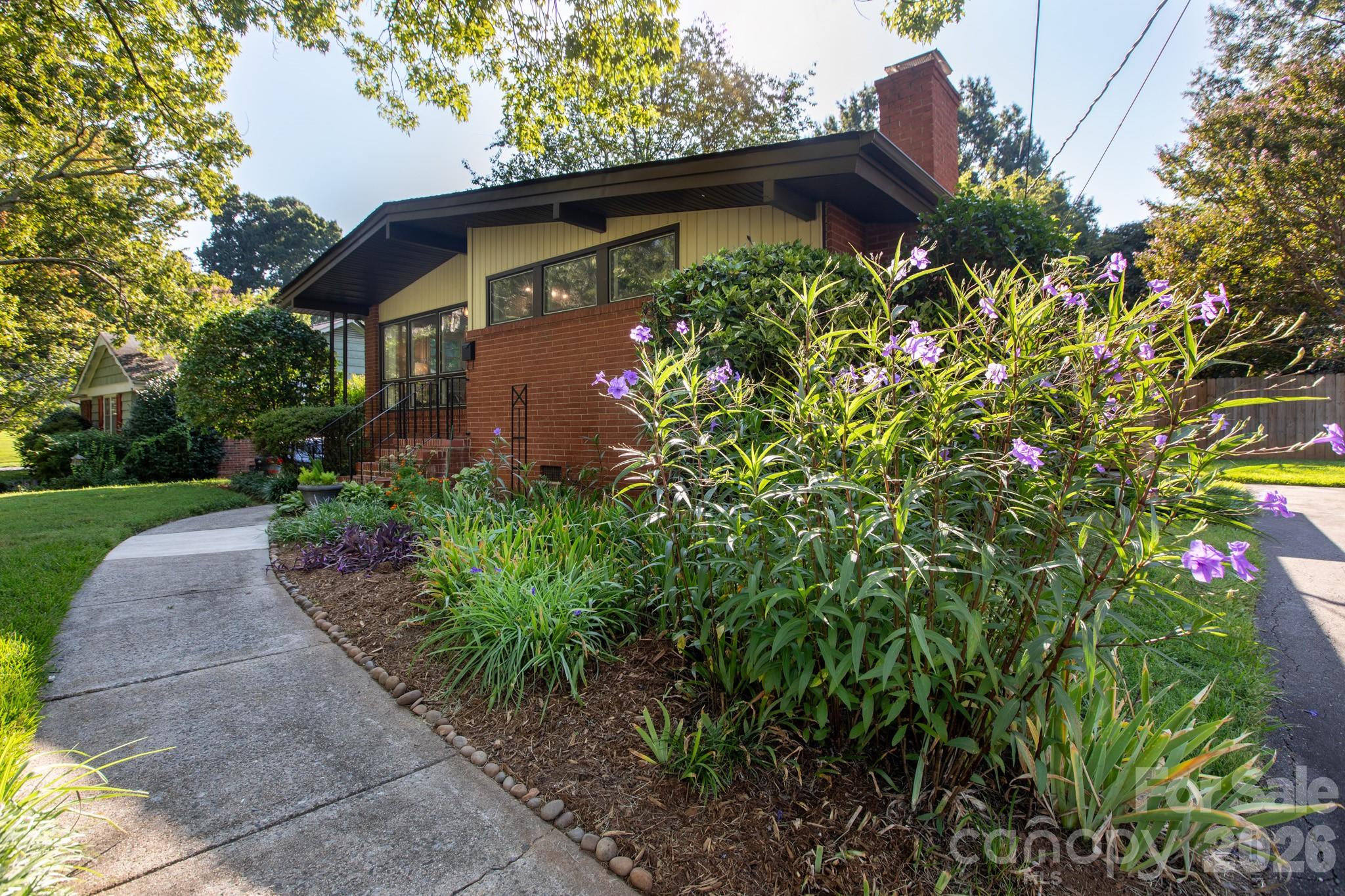 1526 Briarfield Drive Property Photo 1