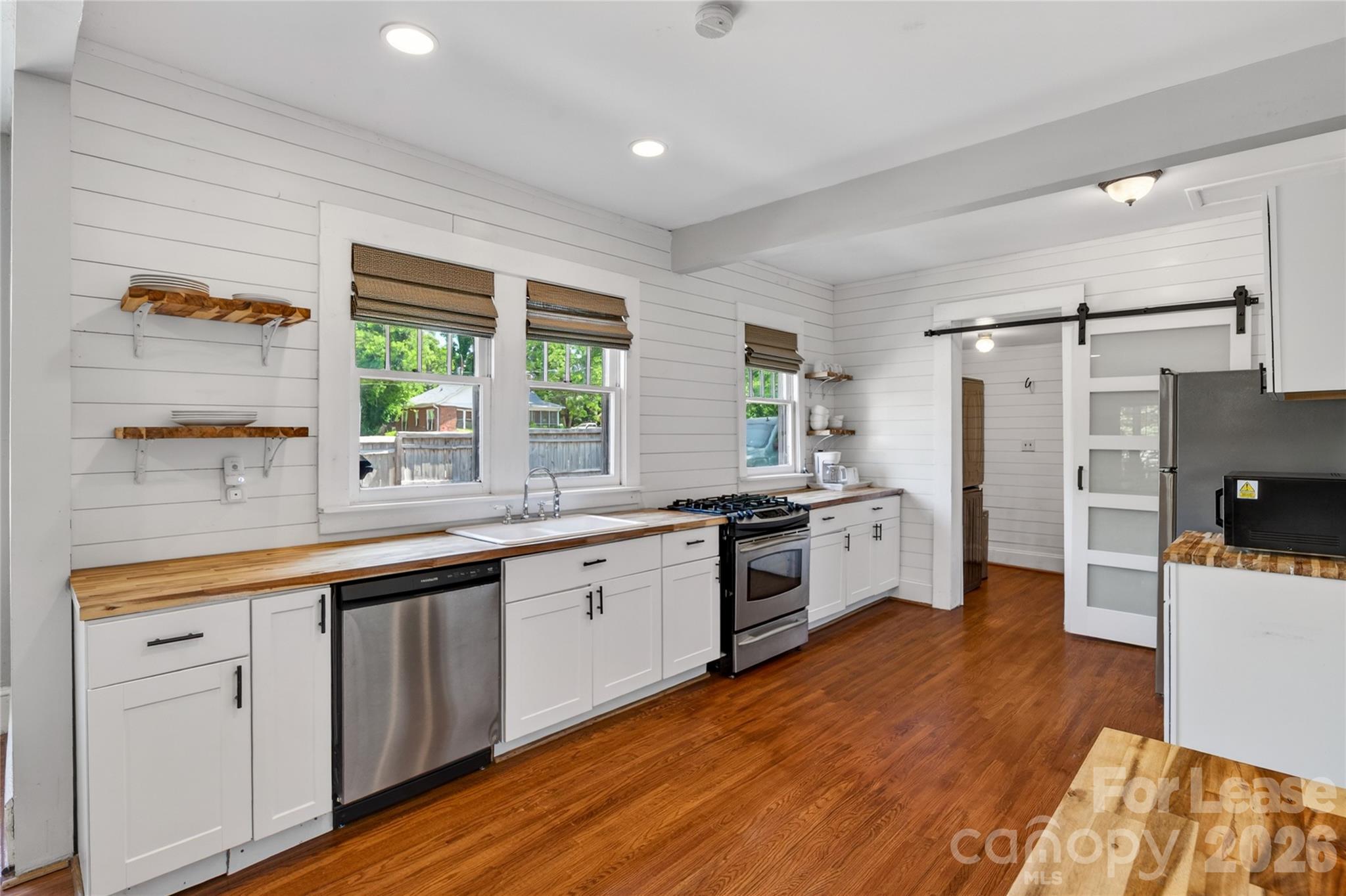 405 Walnut Avenue Property Photo 6