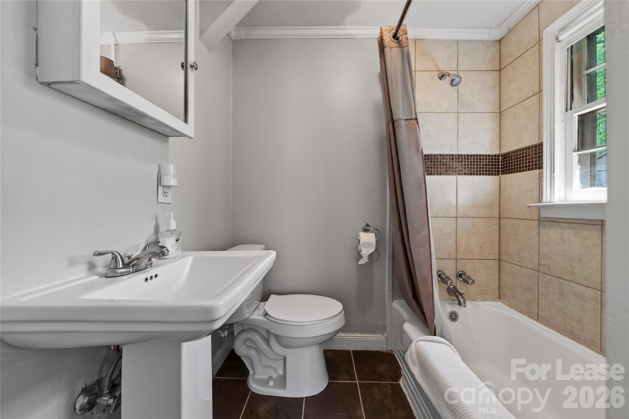 405 Walnut Avenue Property Photo 9