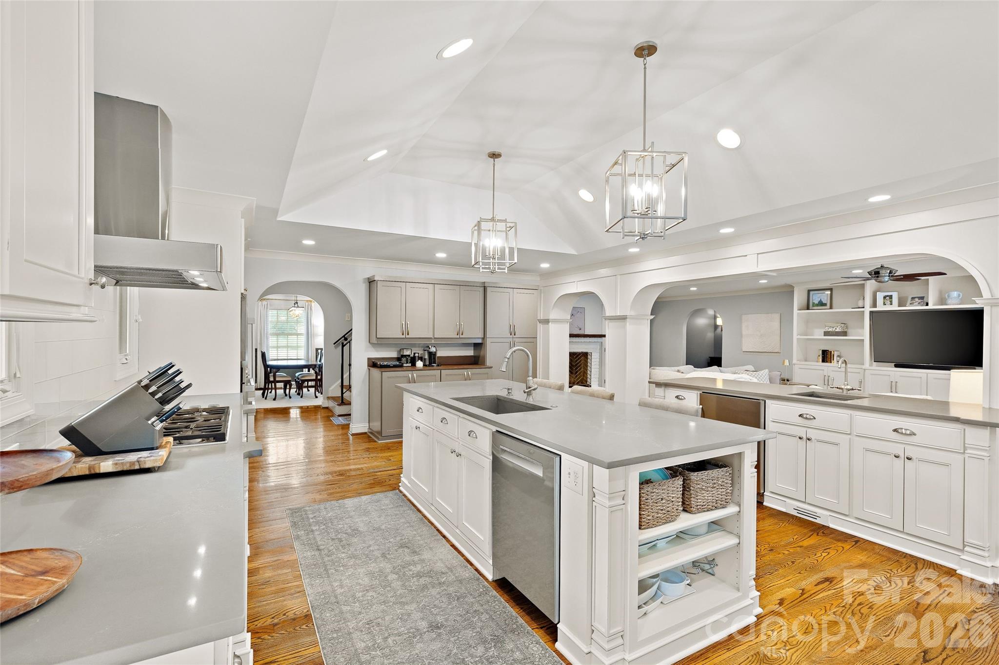 3615 Pickwick Lane Property Photo 14