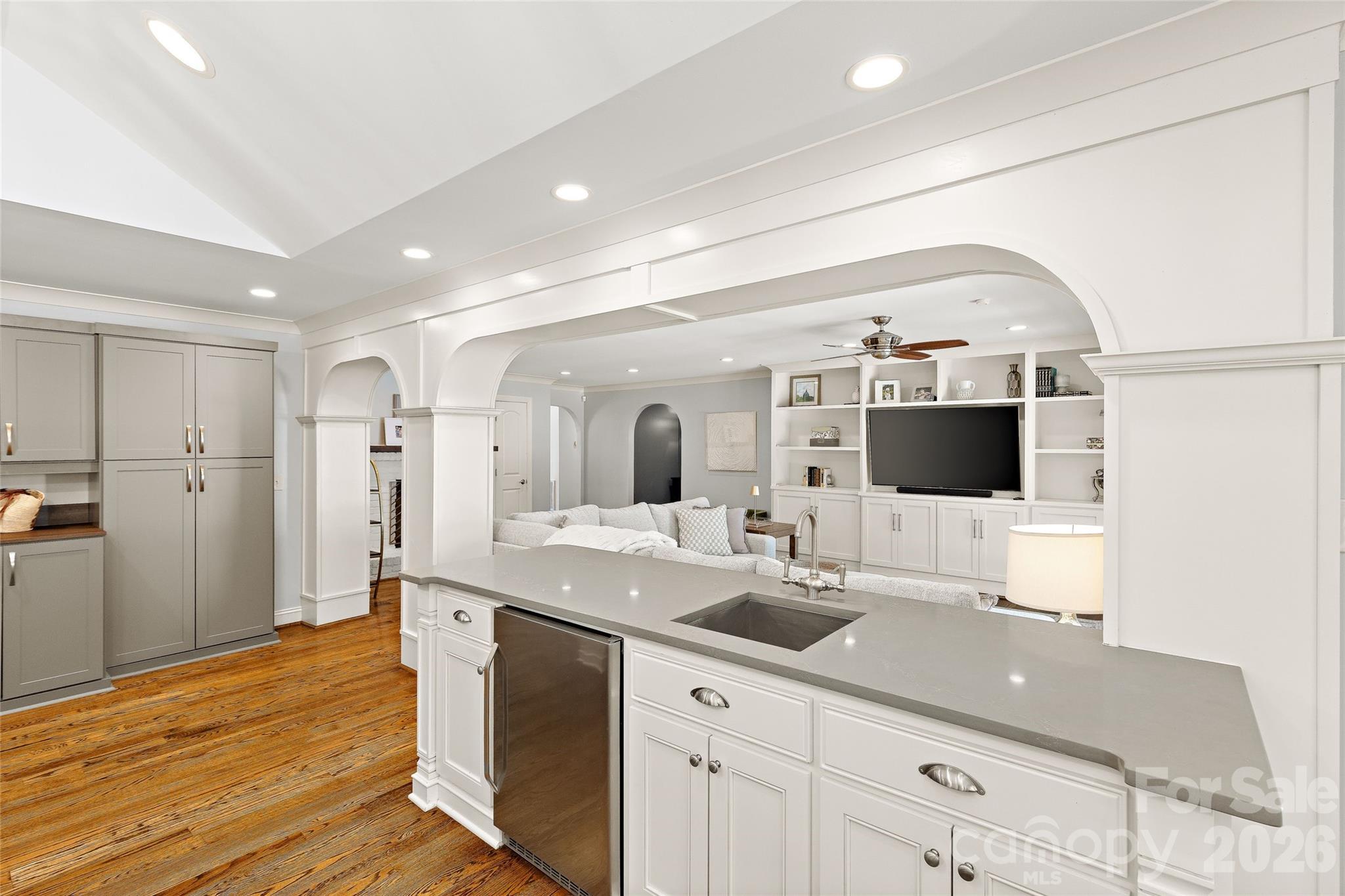 3615 Pickwick Lane Property Photo 15