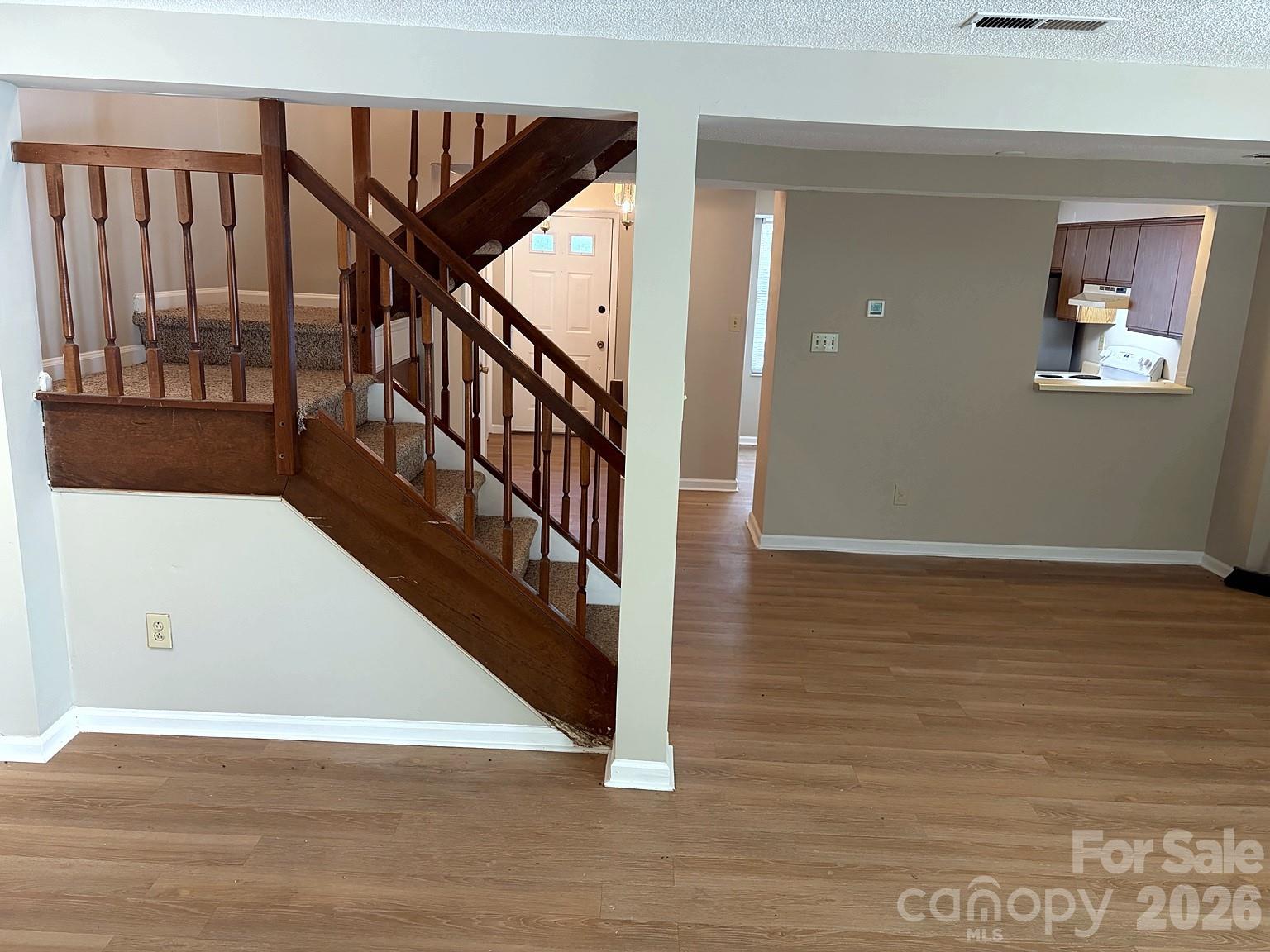 1365 Maple Shade Lane Property Photo 4