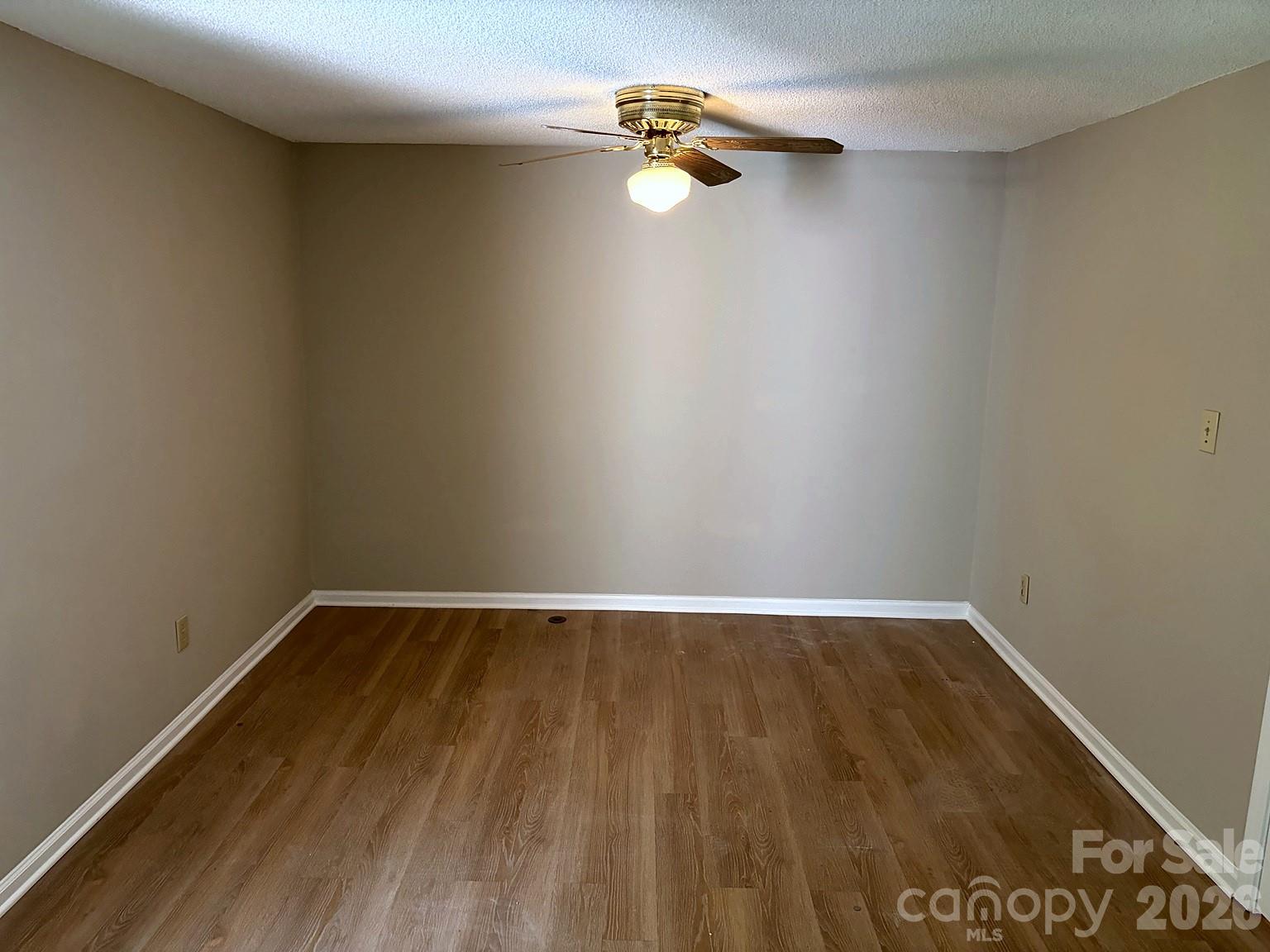 1365 Maple Shade Lane Property Photo 9