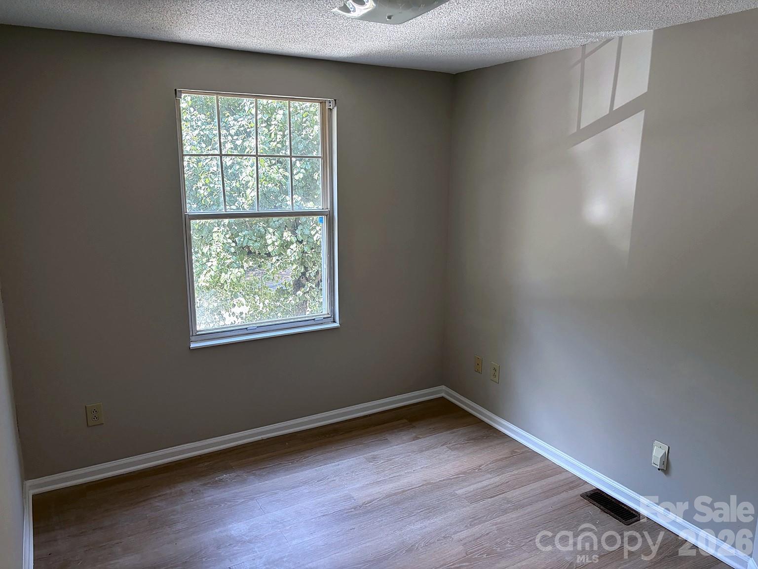 1365 Maple Shade Lane Property Photo 10