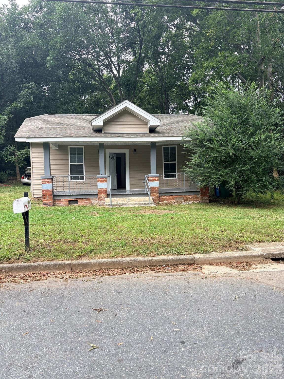 729 Austin Street Property Photo 1